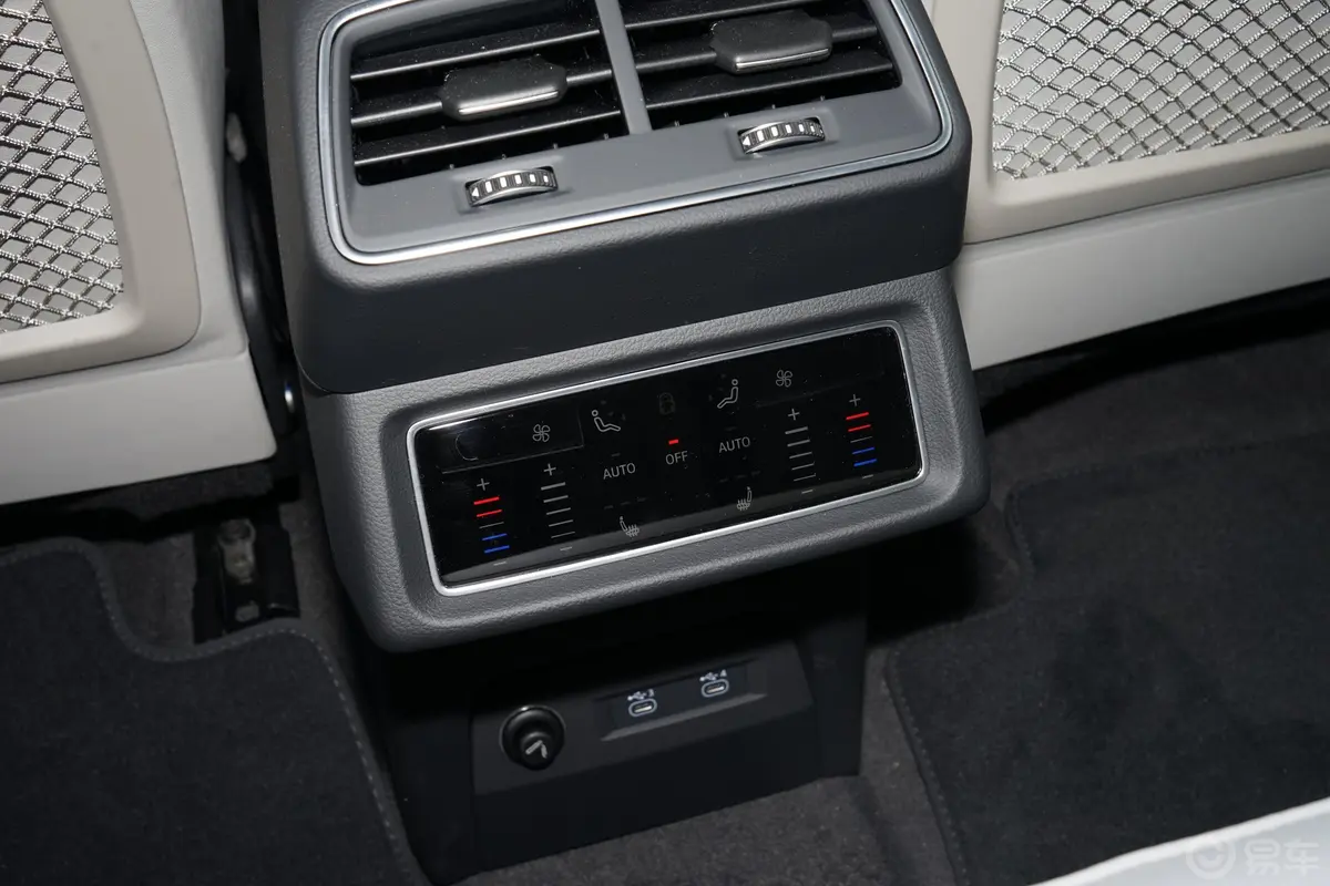 奥迪e-tron50 quattro 尊享型后排空调控制键