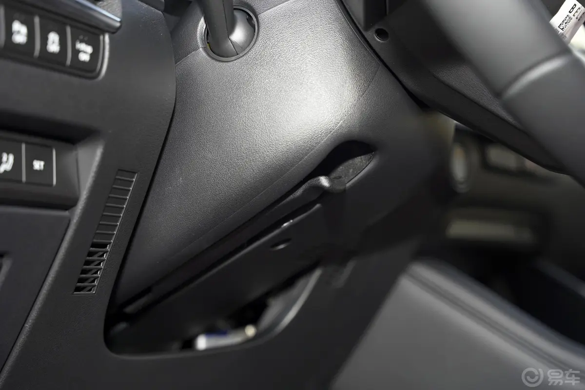 马自达3 昂克赛拉2.0L 100周年特别纪念版方向盘调节