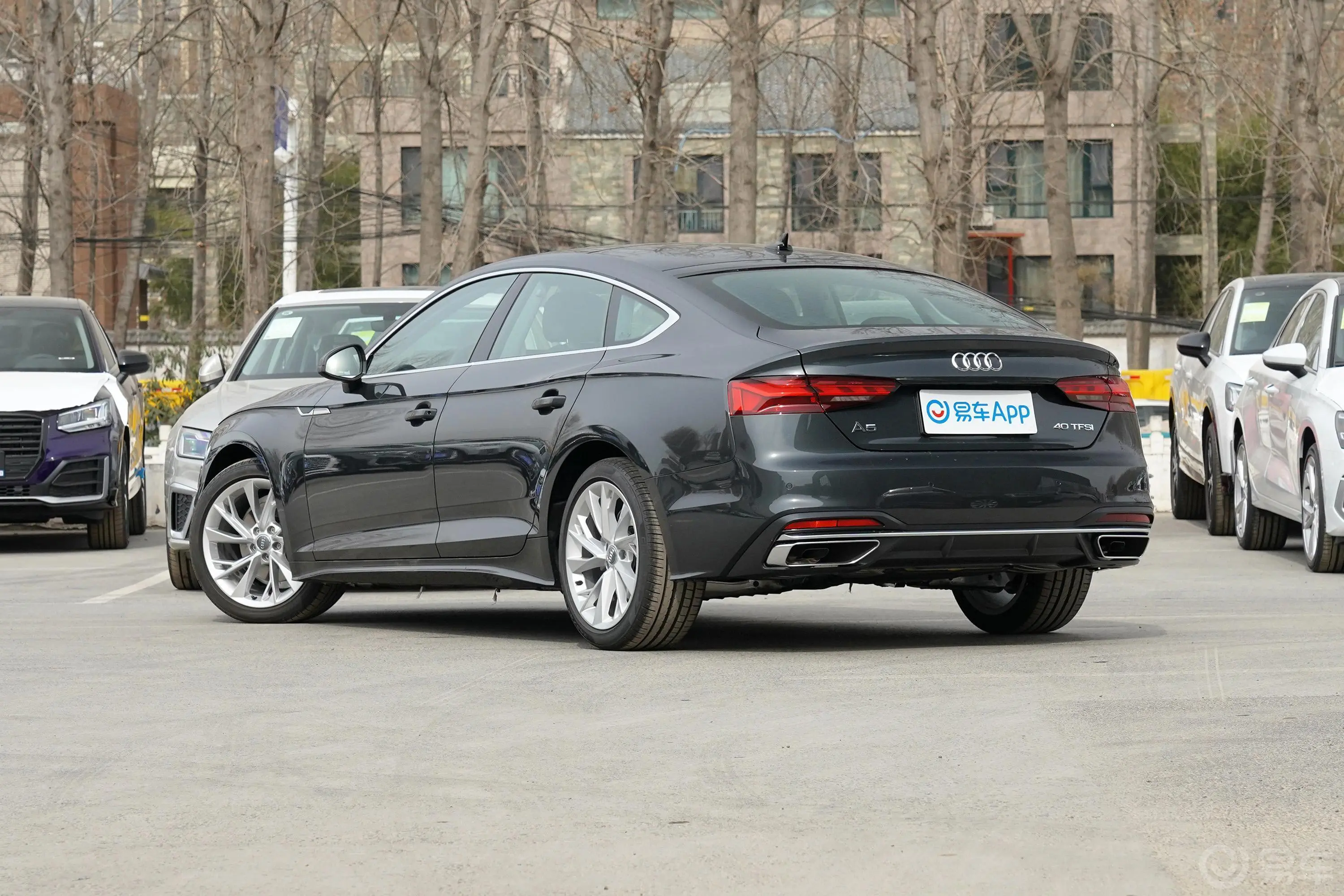 奥迪A5Sportback 40 TFSI 时尚致雅型侧后45度车头向左水平