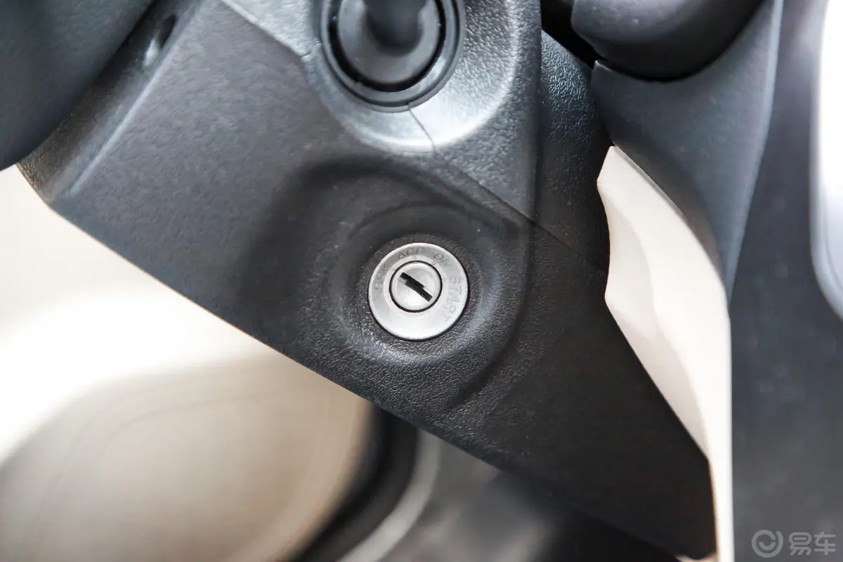 新豹T5载货汽车N1 1.6L 单排单后轮 标准版(5.3米长)SC1031NGD6B 汽油 国Ⅵ钥匙孔或一键启动按键
