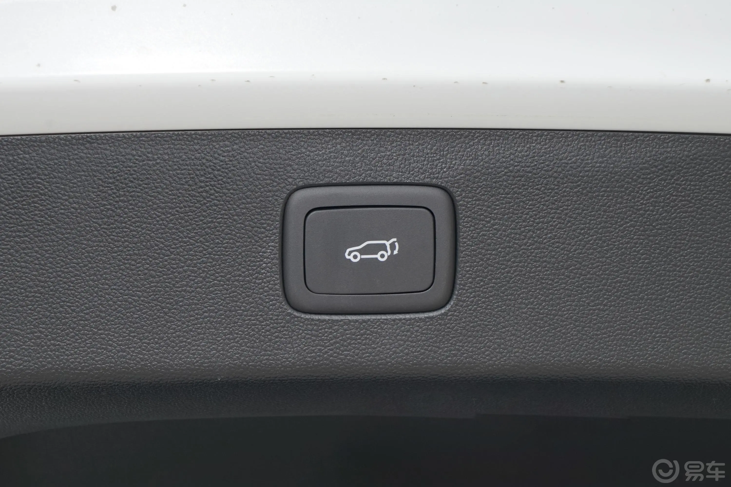荣威RX5 MAXSupreme系列 1.5T 手自一体 两驱 智能座舱尊荣版电动尾门按键（手动扶手）