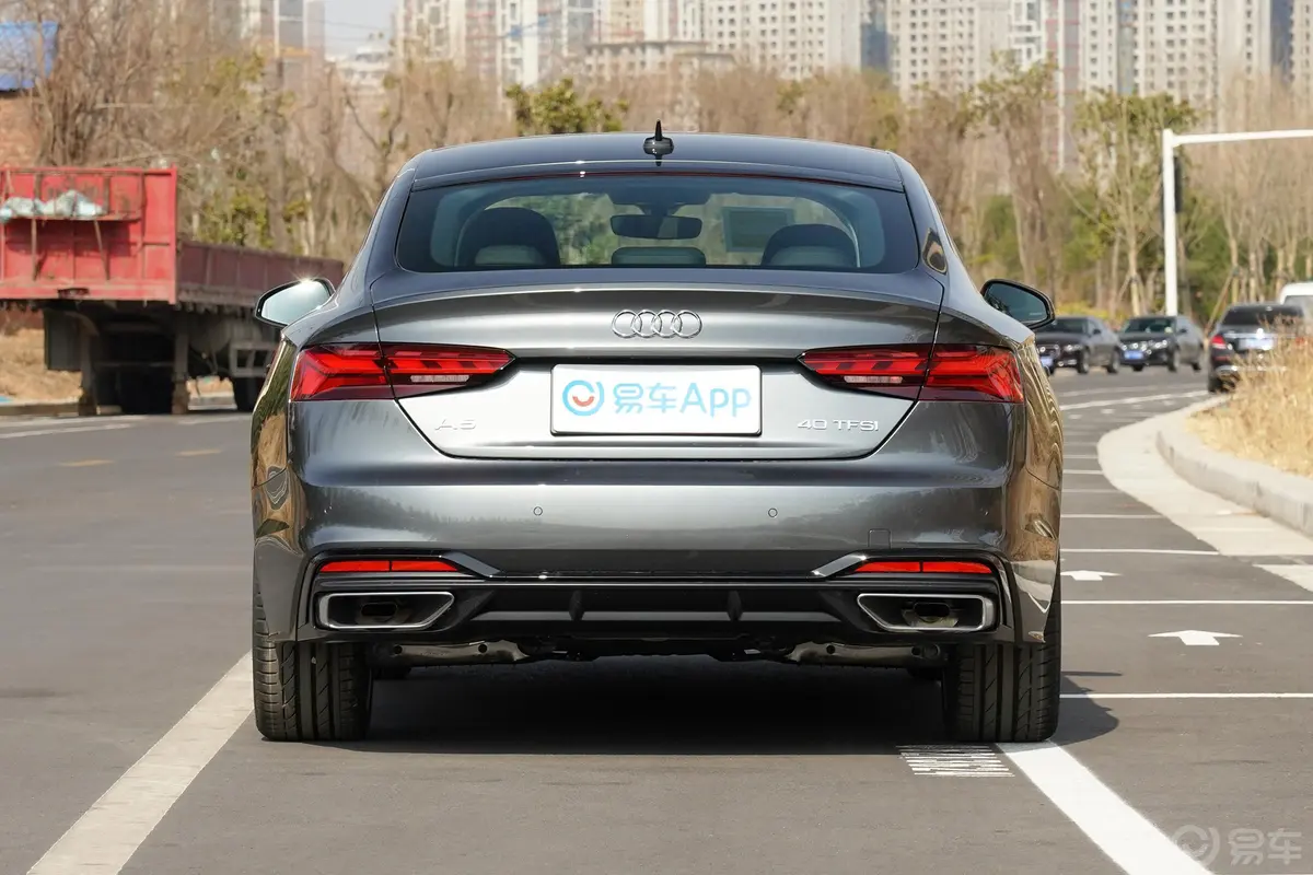 奥迪A5Sportback 40 TFSI 时尚动感型正后水平