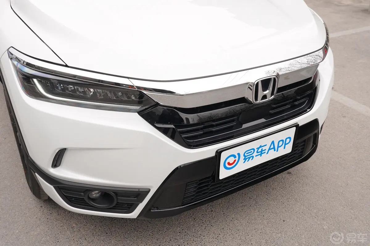 皓影240TURBO CVT 两驱 智享版前格栅侧俯拍