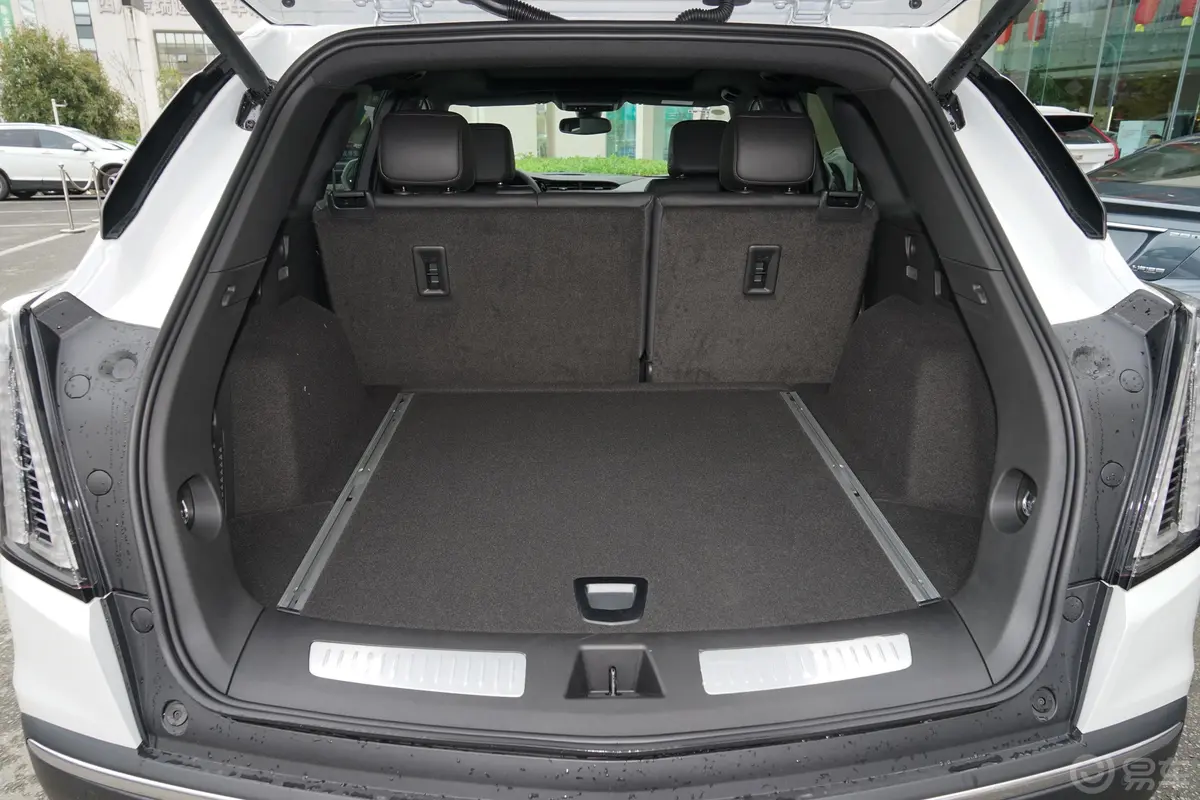 凯迪拉克XT5轻混 2.0T 四驱尊贵型后备厢空间特写