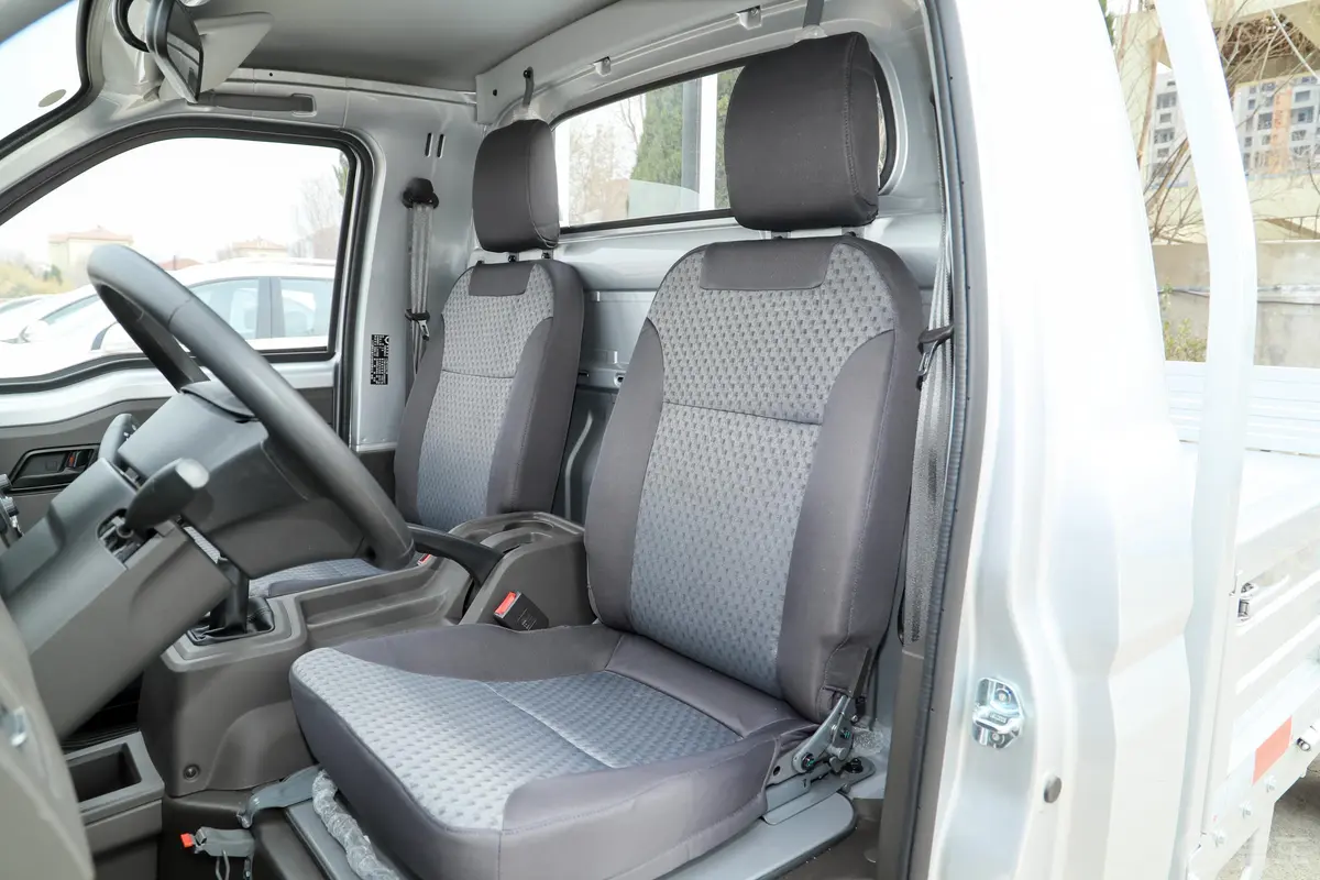 五菱荣光新卡汽车下乡版 1.8L 手动单排标准型驾驶员座椅