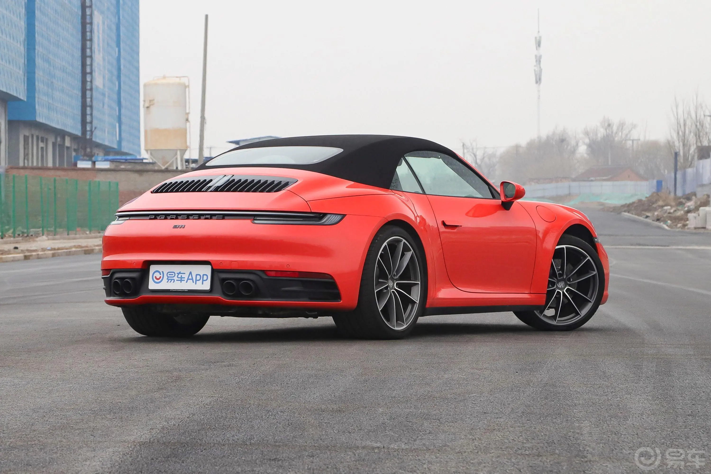 保时捷911Carrera Cabriolet 3.0T侧后45度车头向右水平