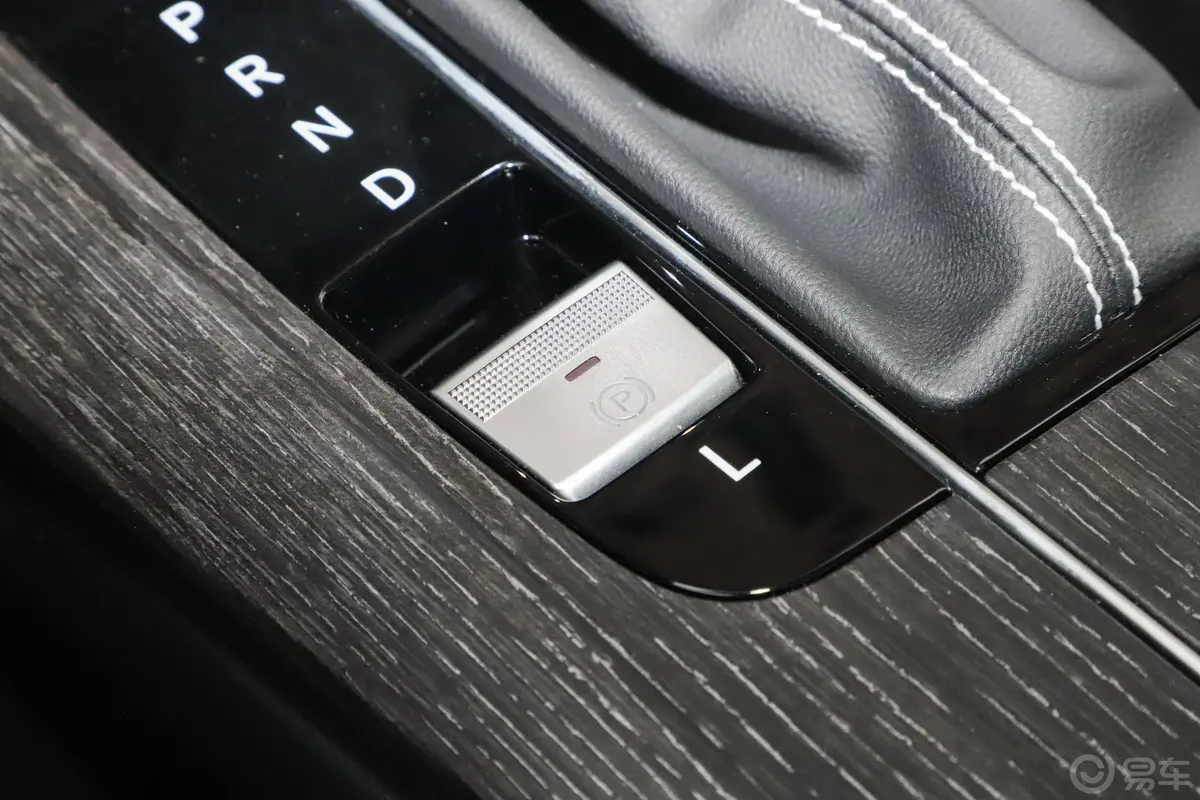 启辰D60PLUS 1.6L CVT智领版驻车制动
