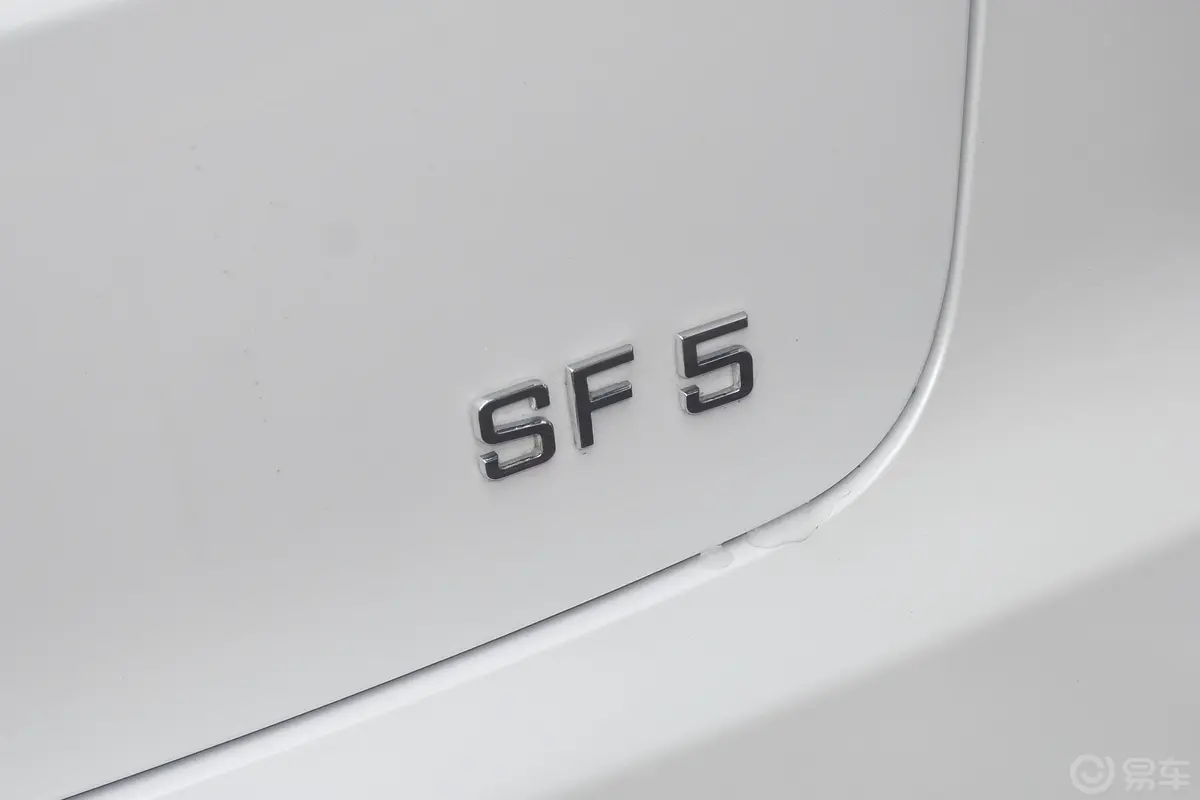 赛力斯SF5四驱 自由远征版外观