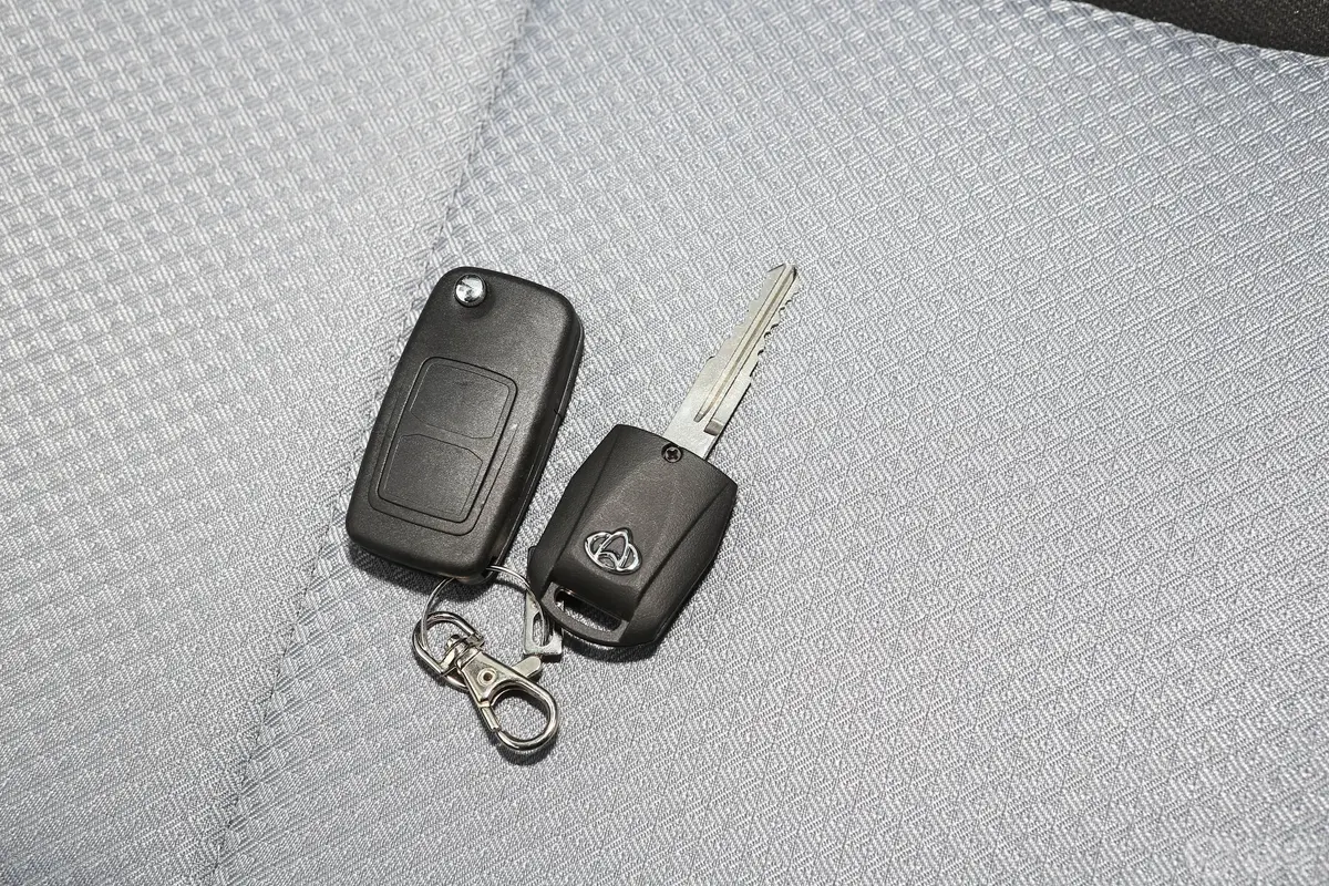 神骐F30创业版 1.5L 手动 双排短轴 标准型钥匙正面
