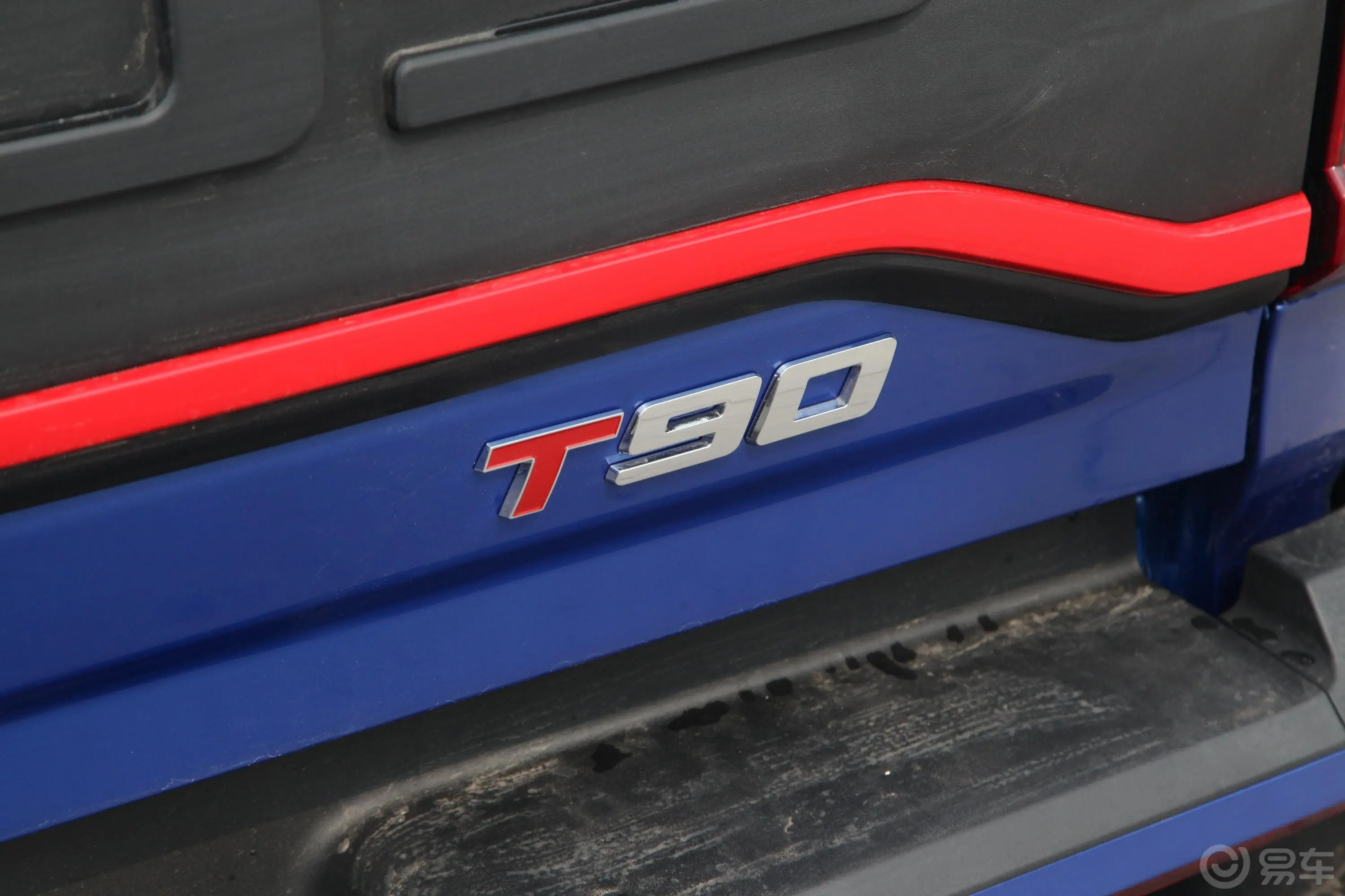 大通T902.0T 自动两驱单增压标箱高底盘舒享型 柴油外观细节