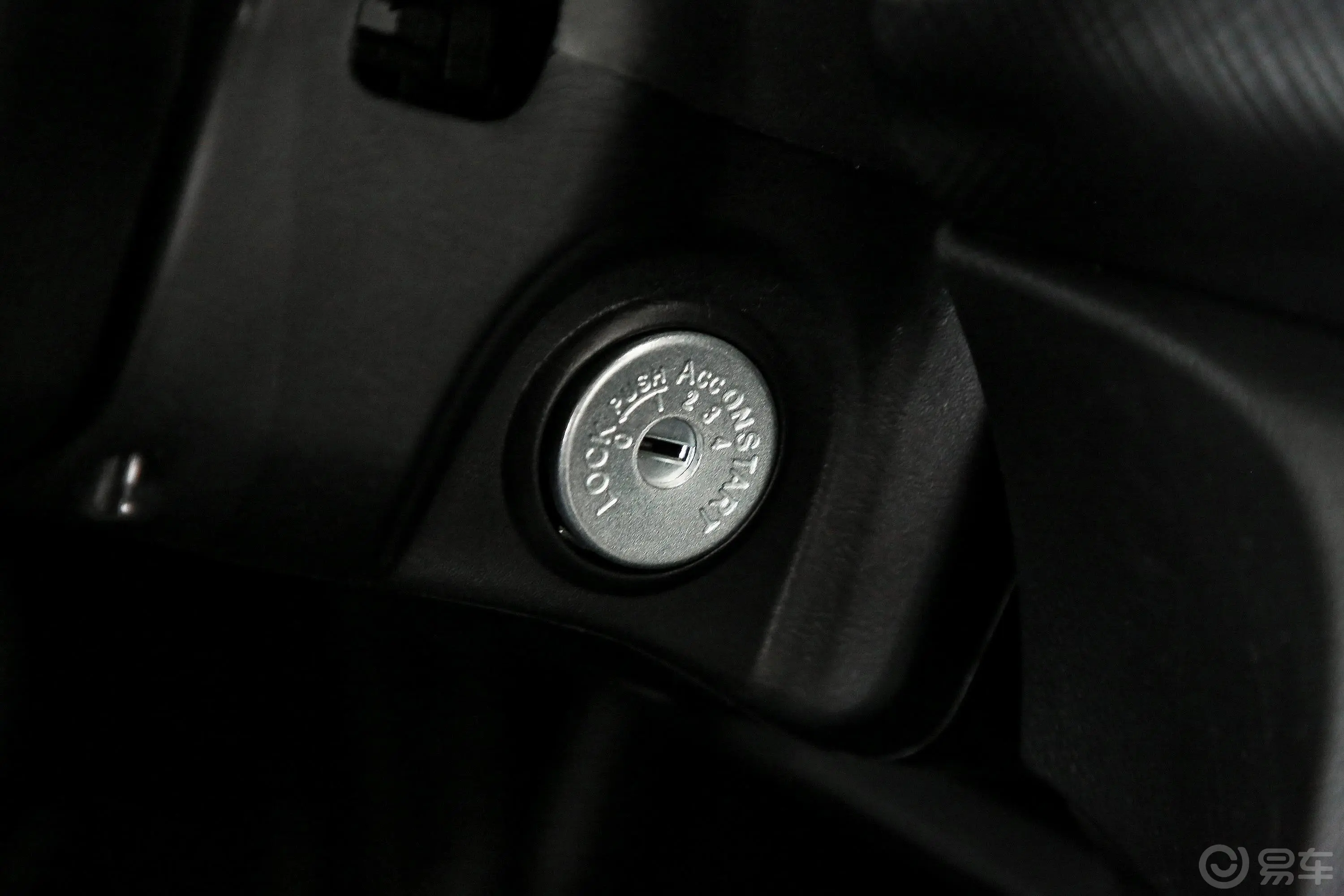 锐骐2.4T 两驱基型车小康版YCY24165-61 柴油钥匙孔或一键启动按键