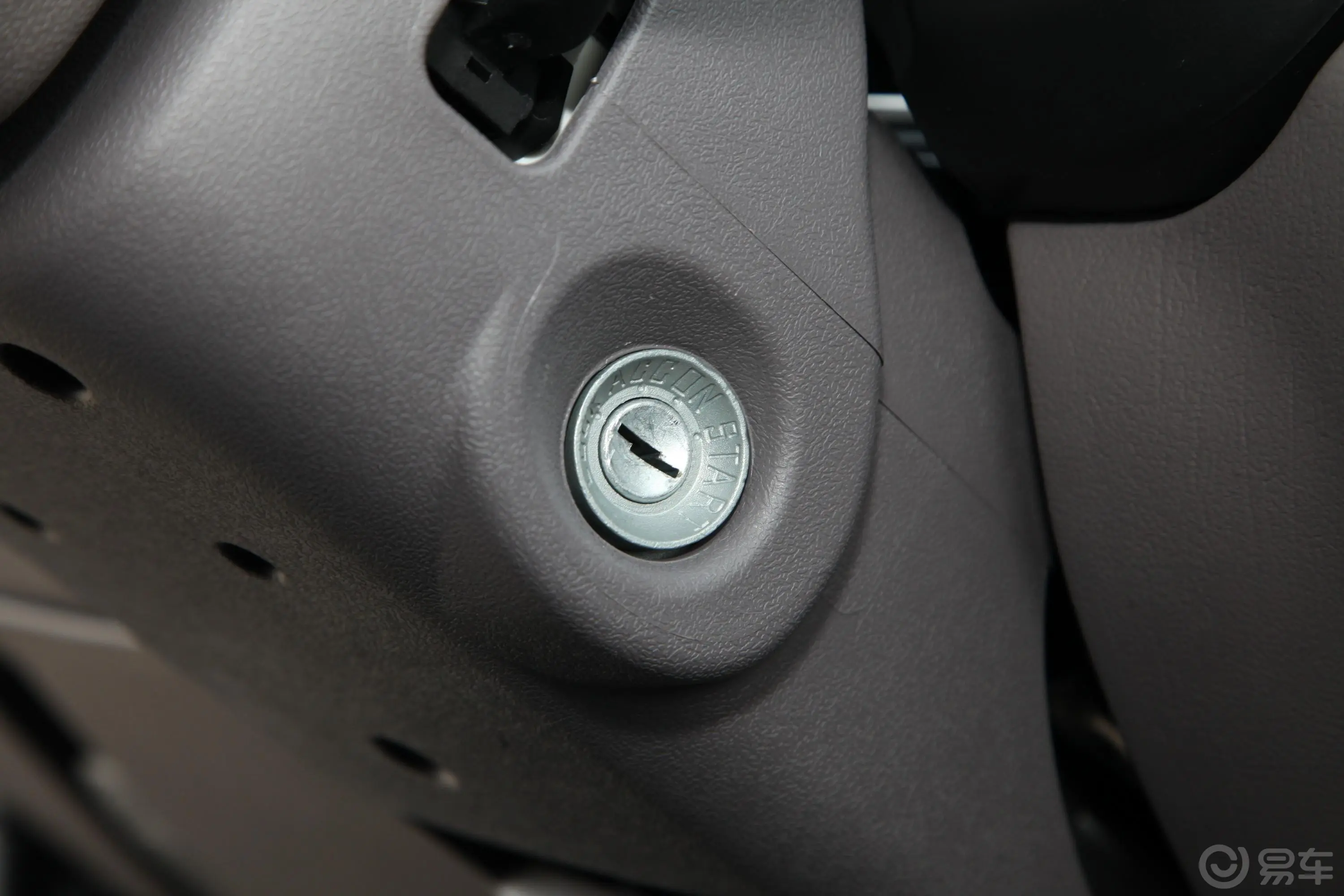 长安V3渝安1.2L 91马力 厢货 单排 标准版 汽油 国Ⅵ钥匙孔或一键启动按键