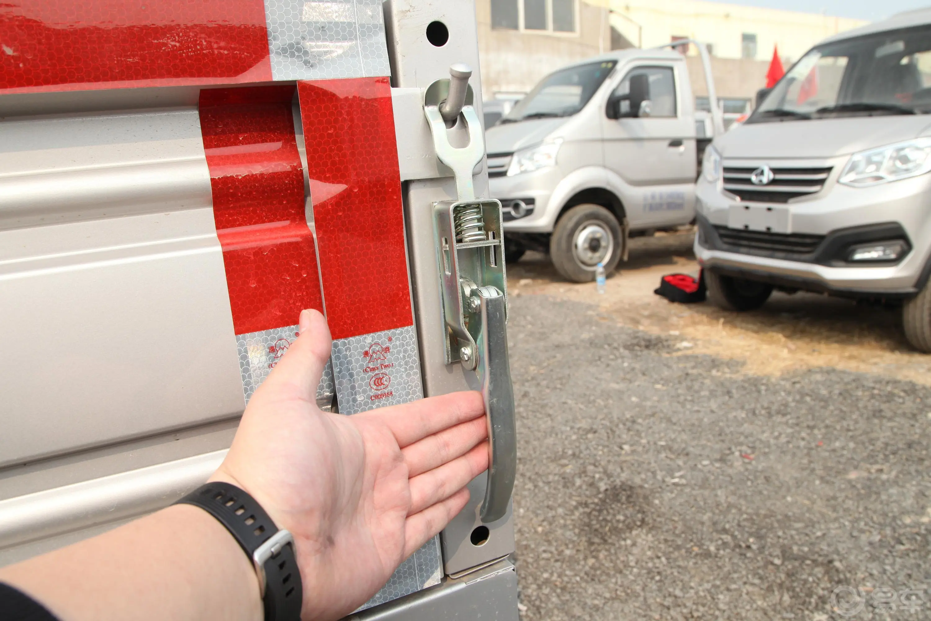 跨越王X1柳机1.2L 91马力 2990轴距 双排载货汽车 国Ⅵ空间