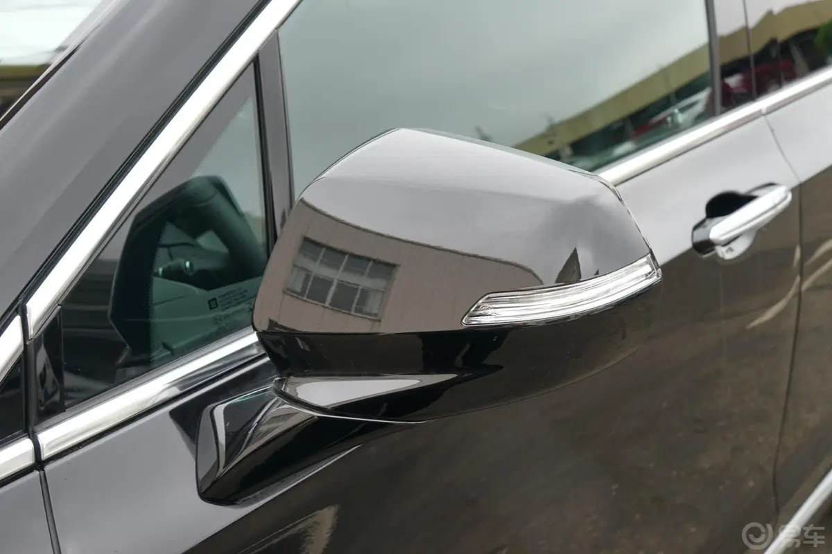 凯迪拉克XT62.0T 轻混 两驱风尚型 7座主驾驶后视镜背面
