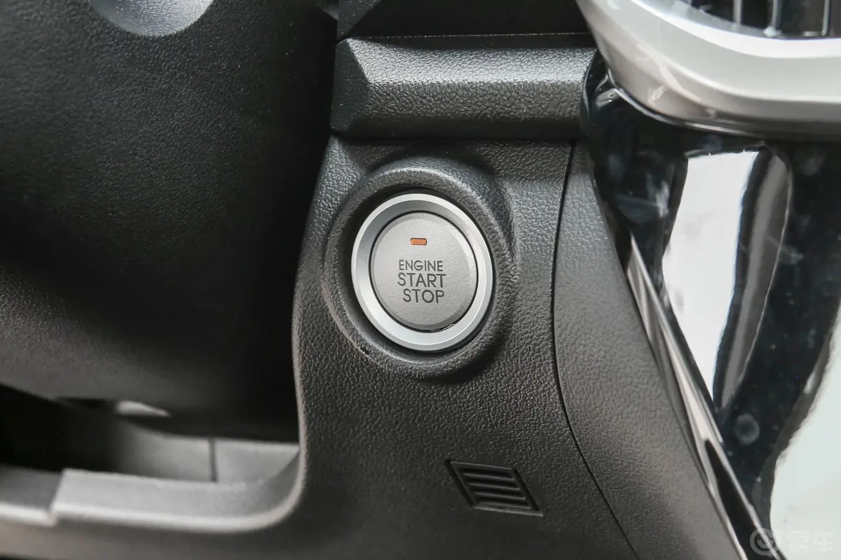 炮全球版 2.0T 自动两驱小双舒适型 柴油钥匙孔或一键启动按键