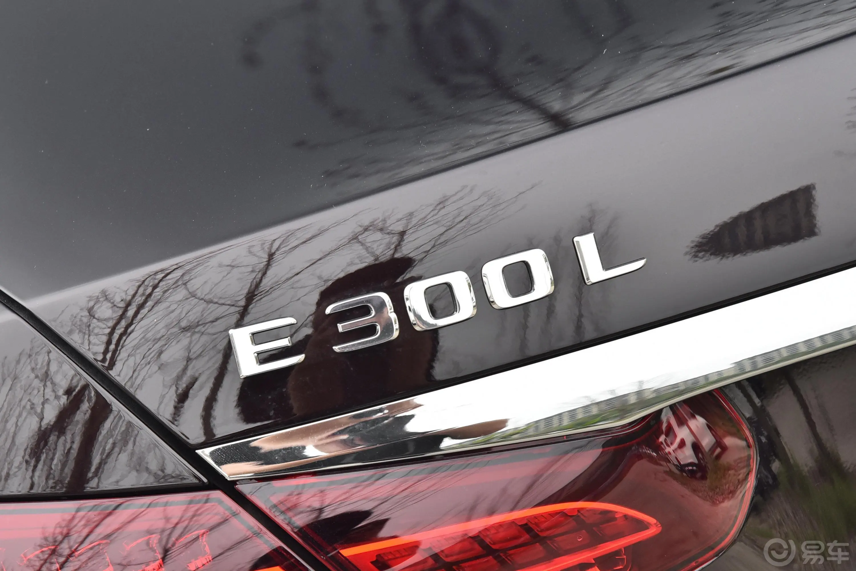 奔驰E级改款 E 300 L 运动时尚型外观