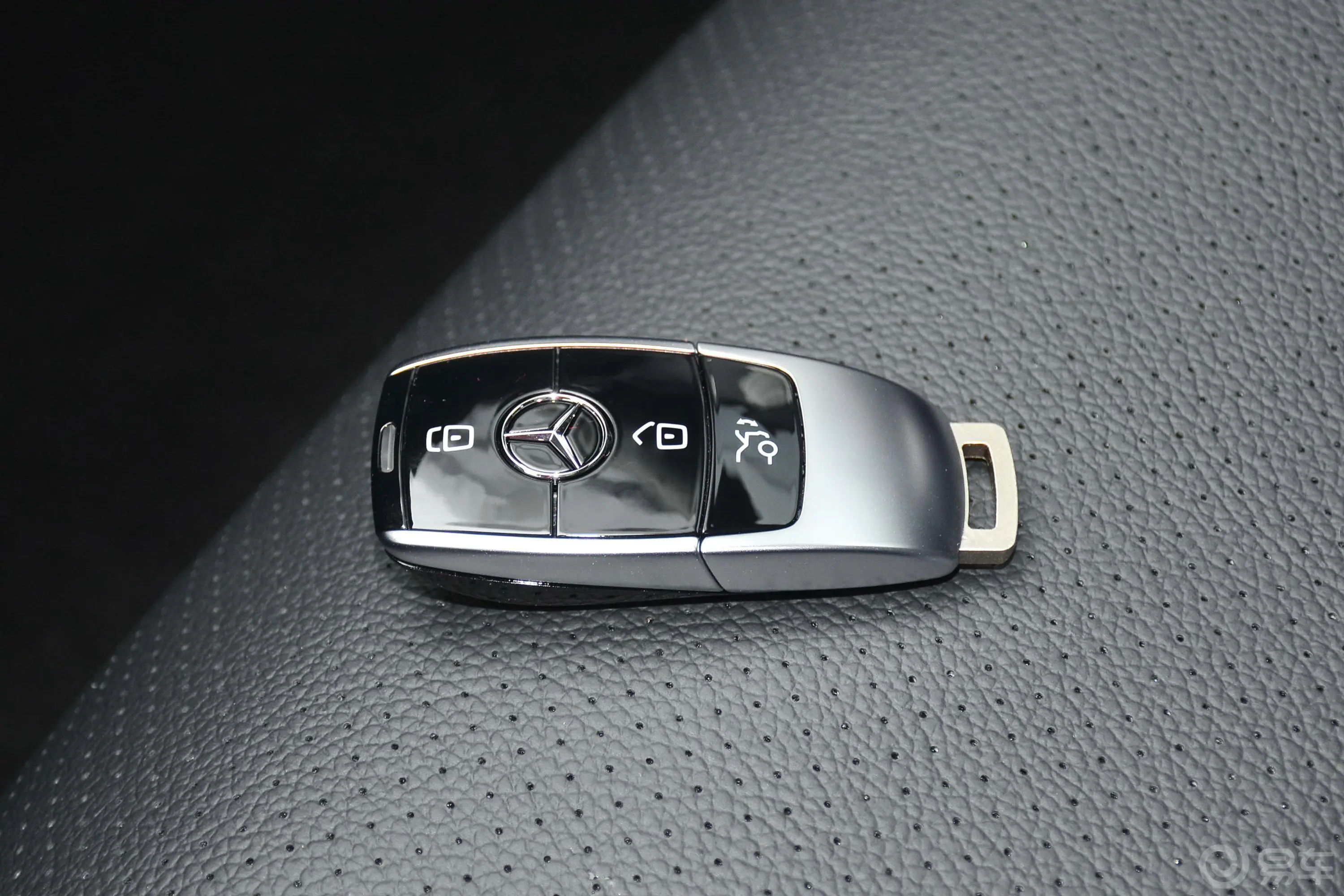 奔驰E级改款 E 300 L 运动豪华型钥匙正面
