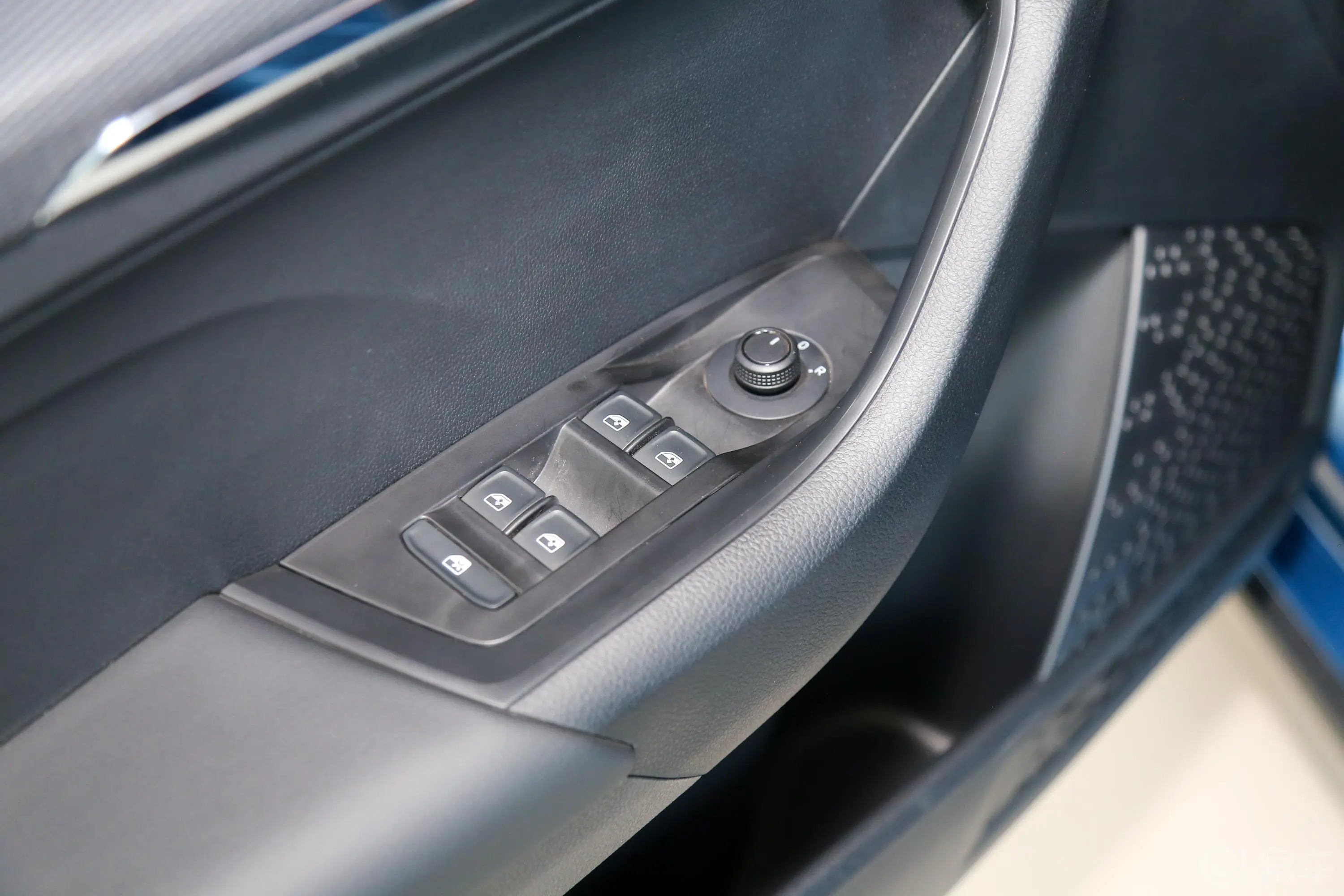 柯米克1.5L 手自一体 舒适版车窗调节整体