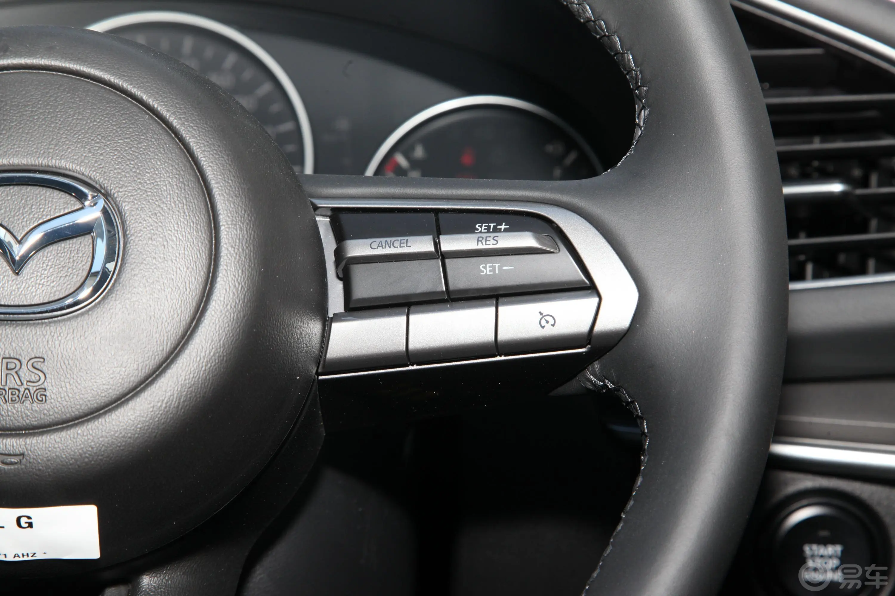 马自达3 昂克赛拉1.5L 自动质型版右侧方向盘功能按键