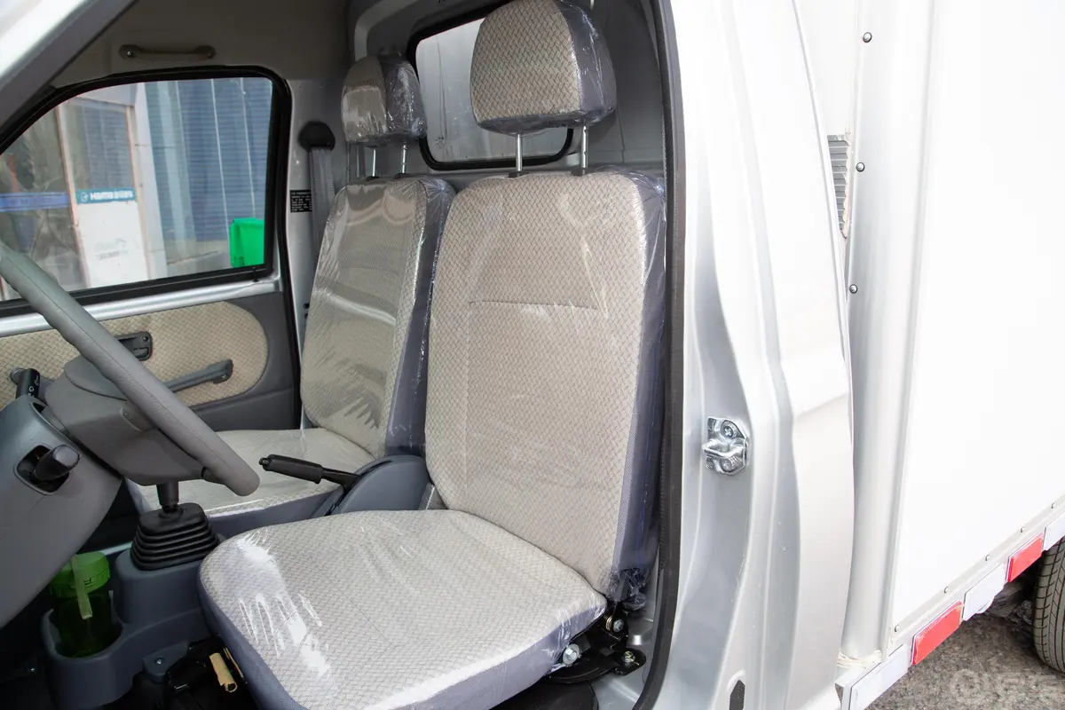 金杯T201.2L 手动 2.7米 单排单后轮 基本型(PVC原厂箱货)驾驶员座椅