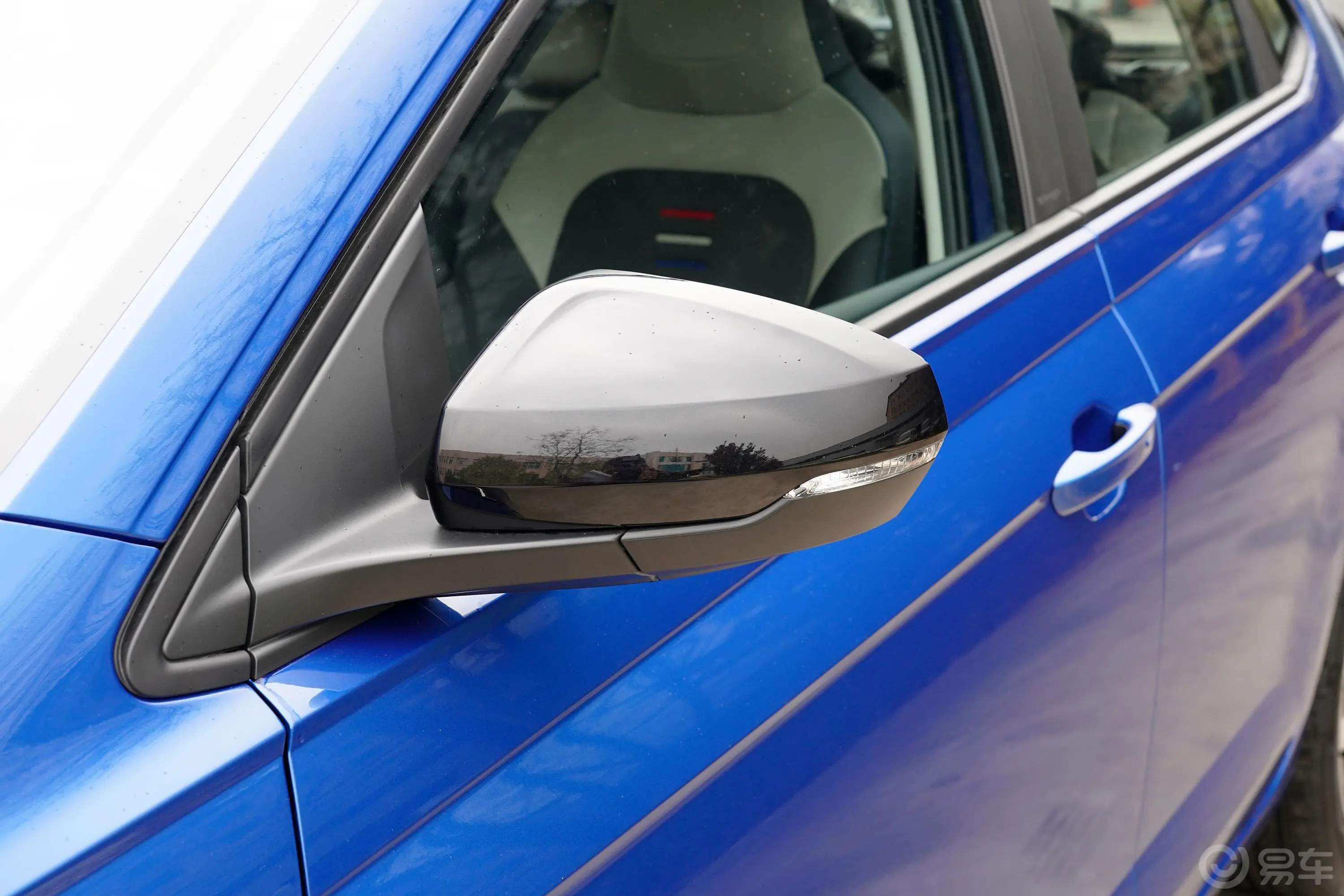 PoloPlus 1.5L 自动潮酷智尊版主驾驶后视镜背面