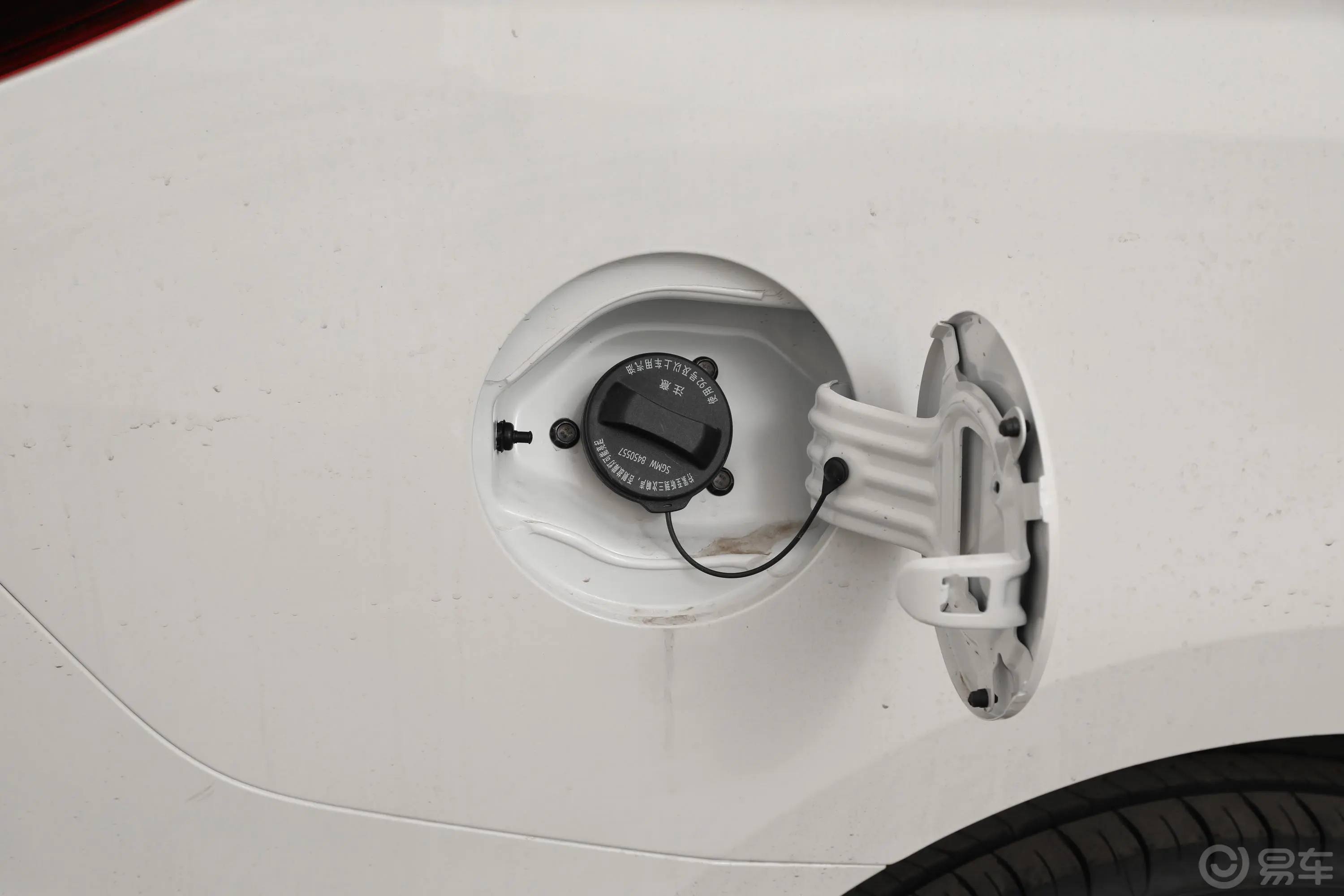 宝骏3601.5L CVT 精英型77kw加油口
