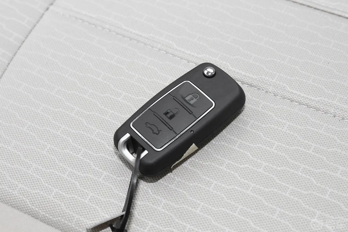 菱智M5L 2.0L 手动 实用型 7座内饰