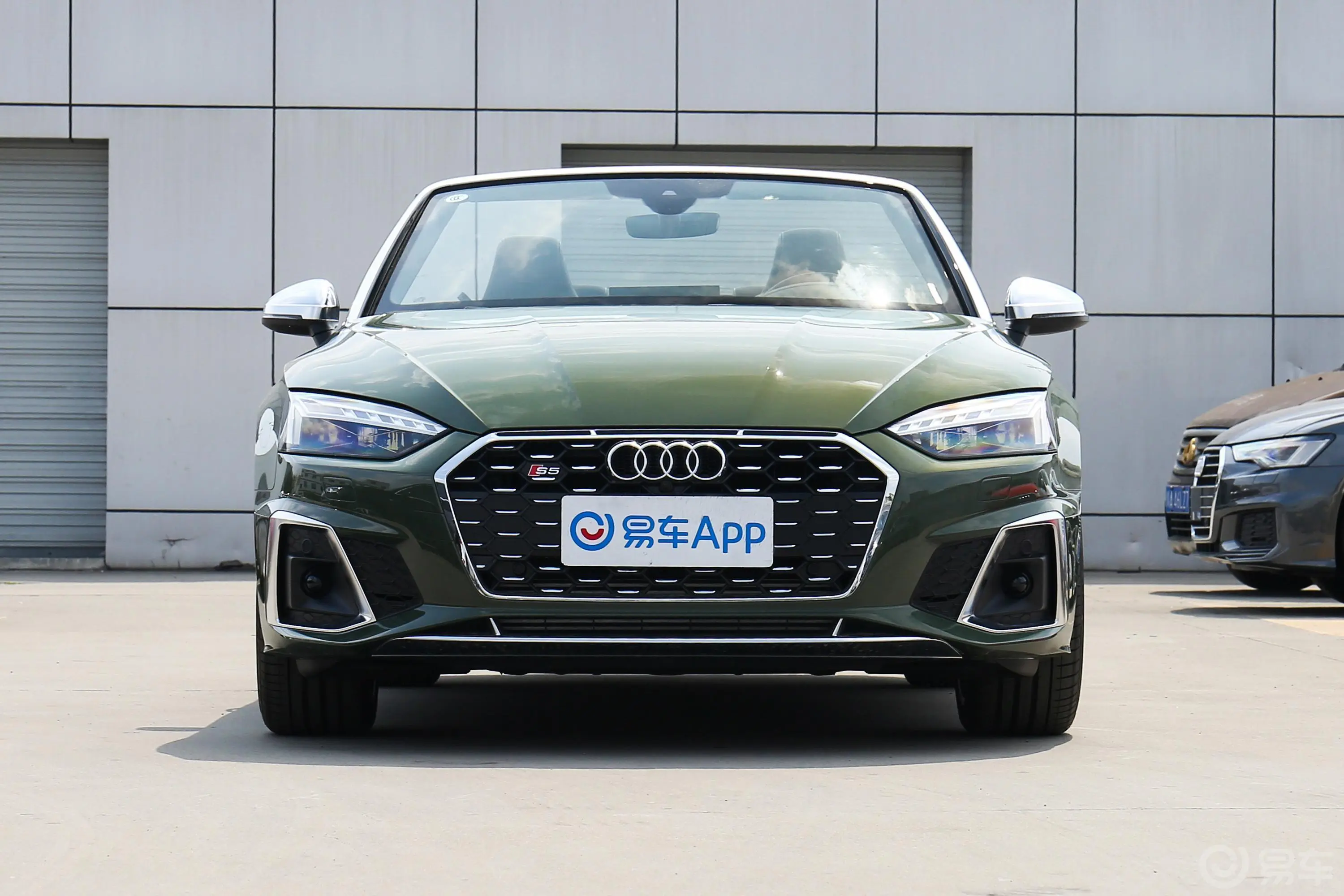 奥迪S53.0T Cabriolet正前水平