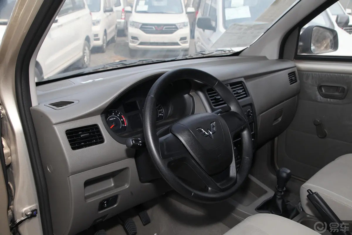 五菱荣光V1.5L 手动实用型封窗车 2座驾驶位区域