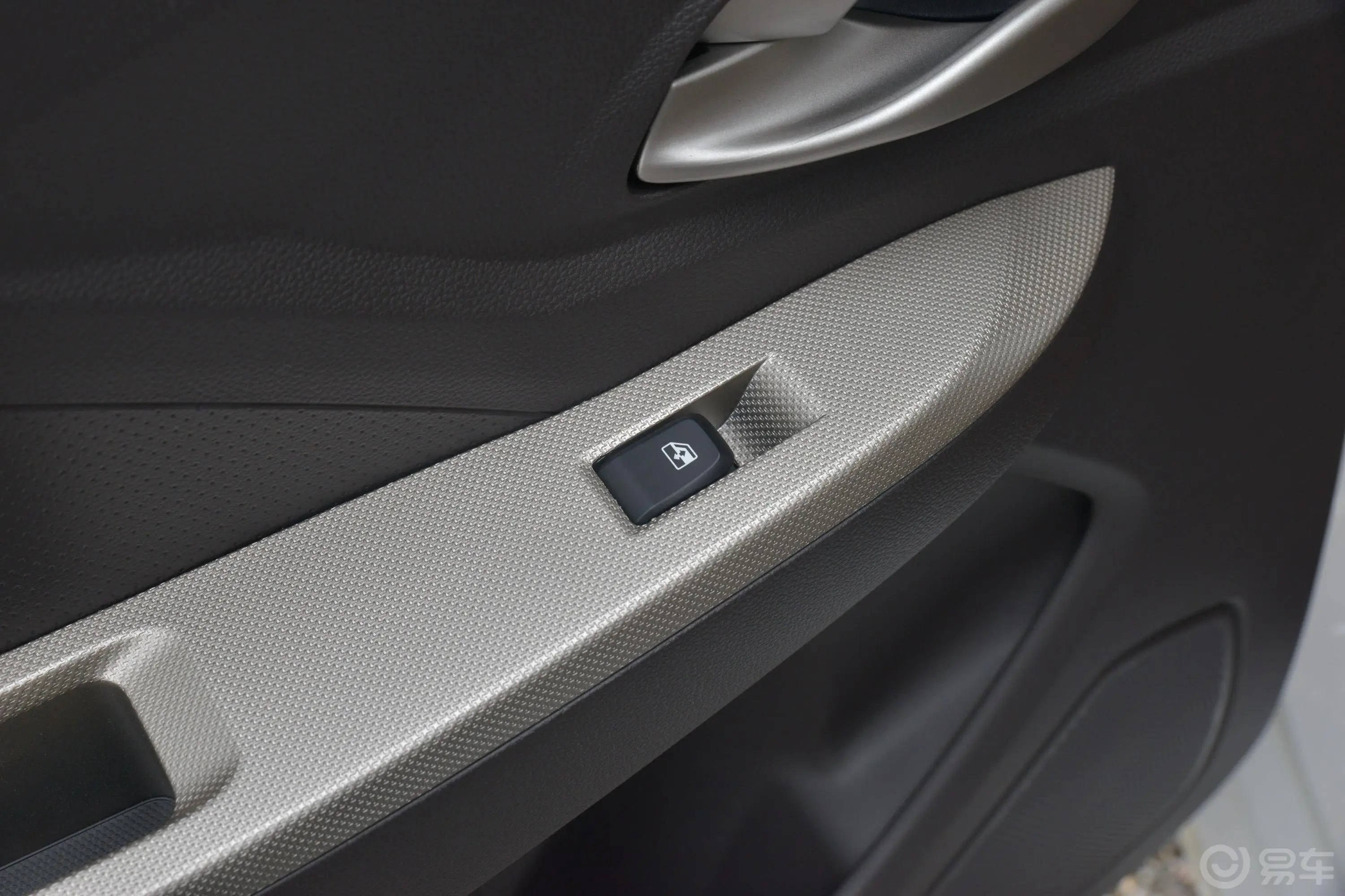 五菱宏光S1.5L 手动 舒适型后车窗调节