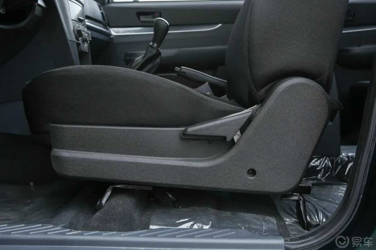 小老虎1.5T  手动三开门舒适版 汽油主驾座椅调节