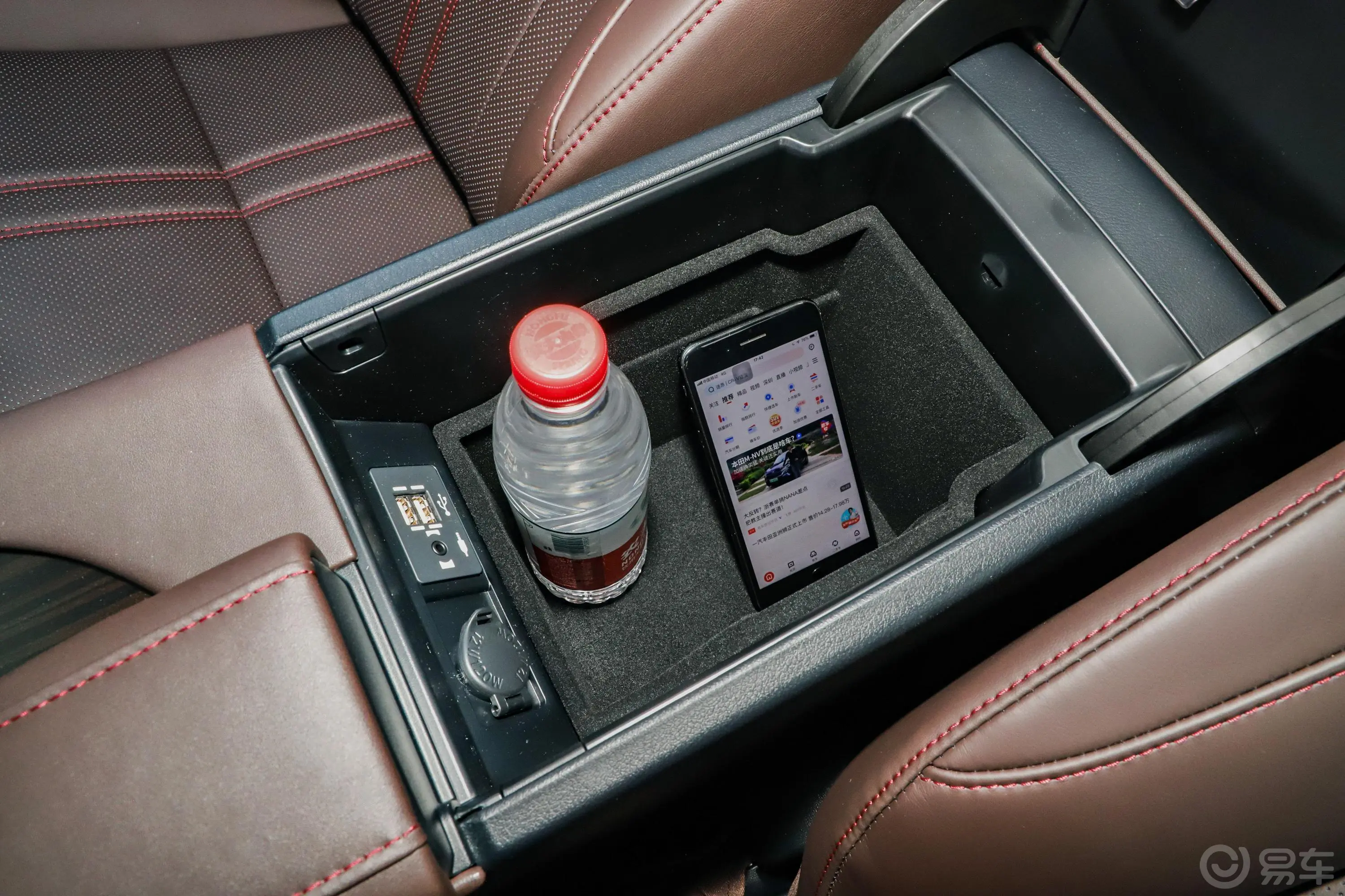 雷克萨斯RX改款 450hL 豪华版 6座前排扶手箱储物格