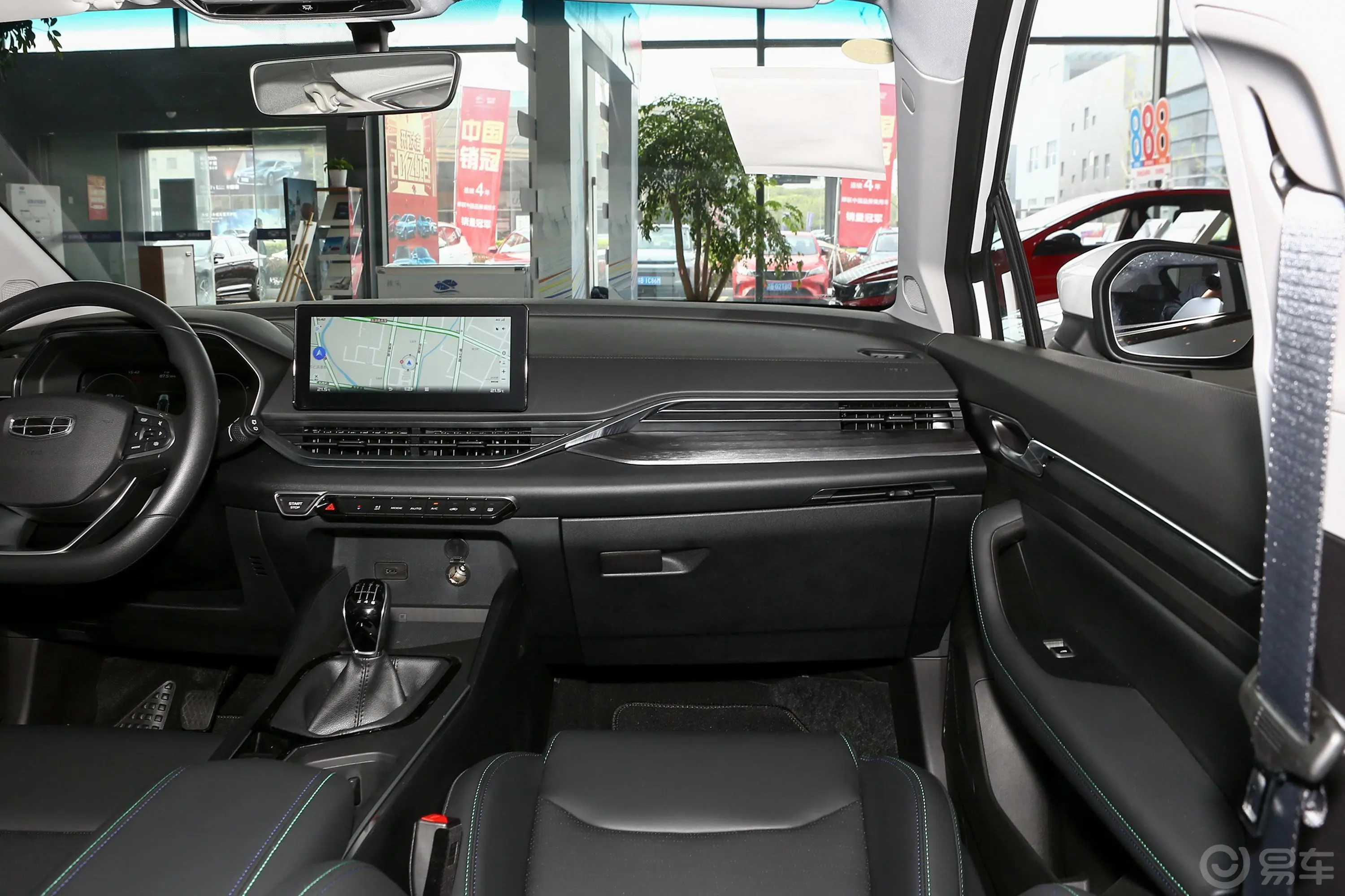 帝豪S1.4T 手动 舒适版副驾驶位区域