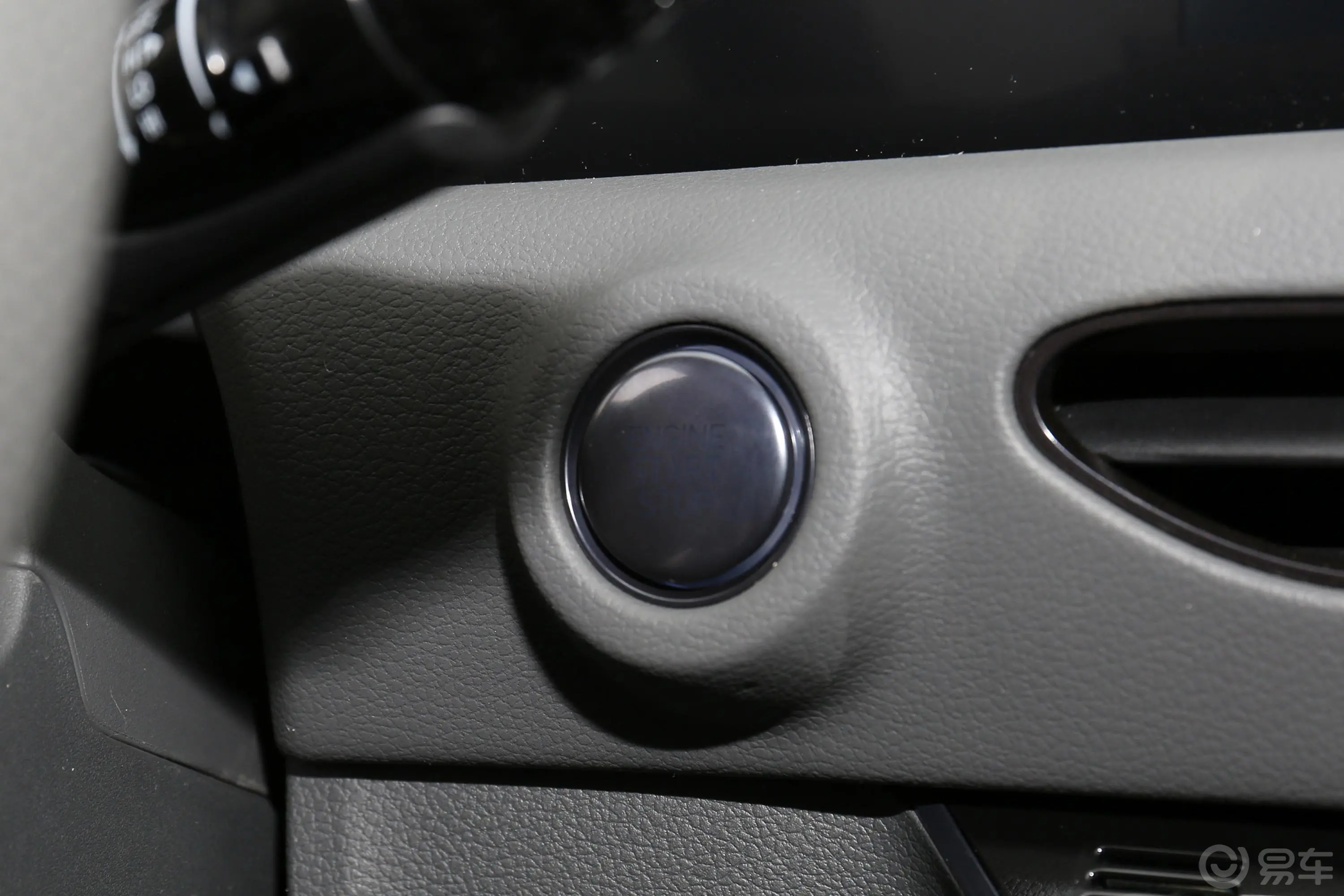 索纳塔改款 380TGDi 自动智享版钥匙孔或一键启动按键
