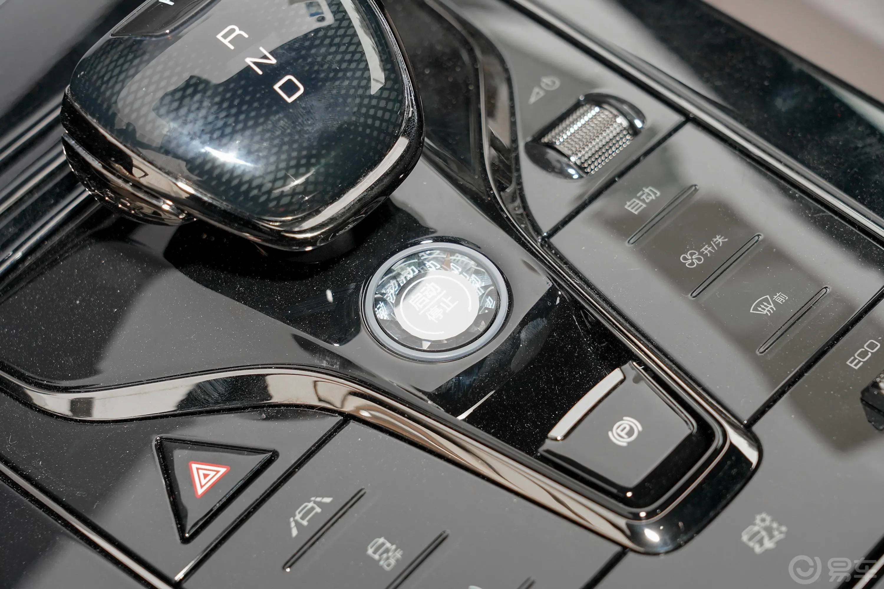 汉EV 605km 两驱超长续航版豪华型钥匙孔或一键启动按键