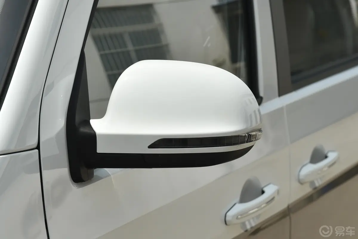 新海狮S客车 1.6L 手动 商务中央空调版 5/6/7座 国VI主驾驶后视镜背面