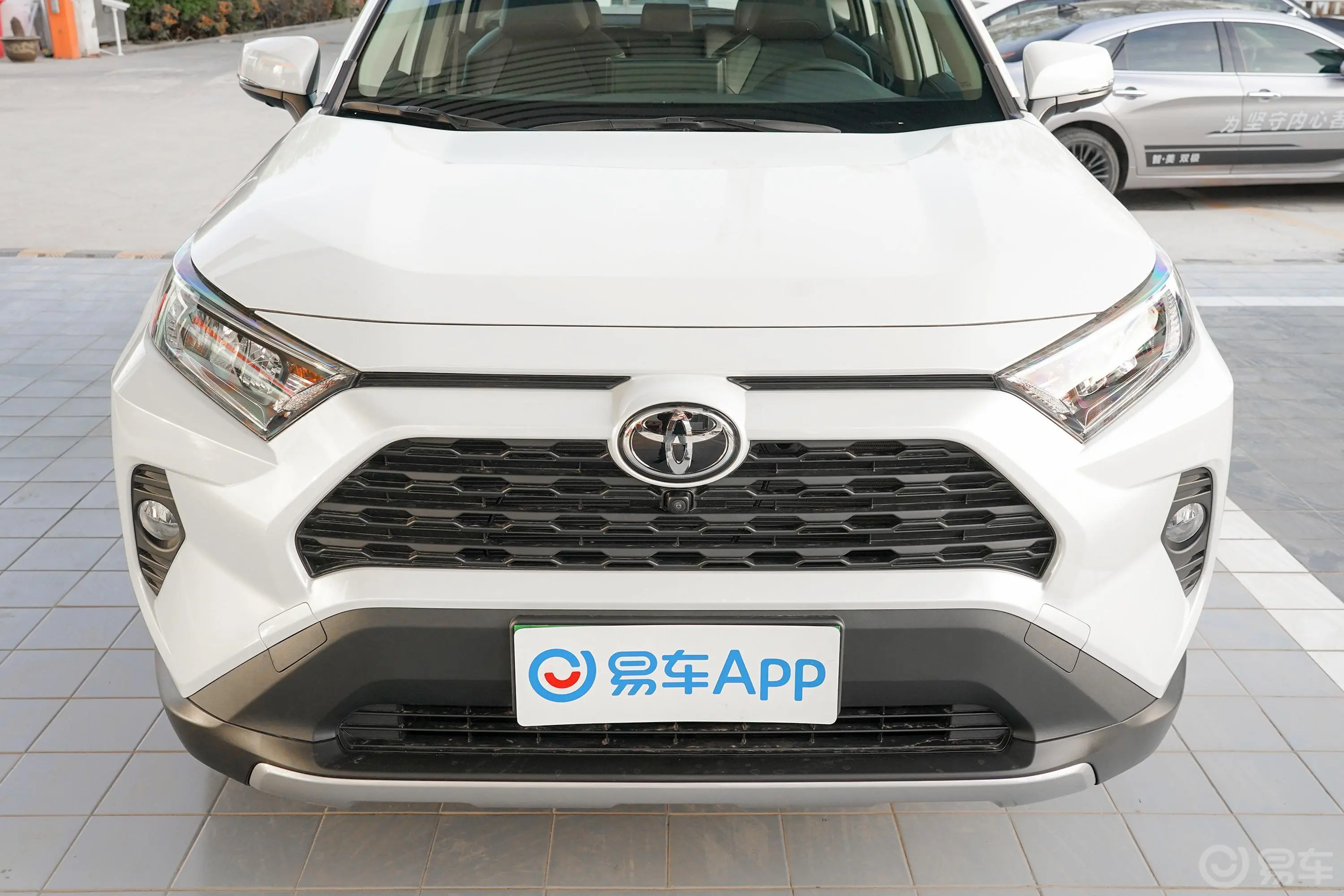 RAV4荣放2.0L CVT 两驱 风尚Plus版外观