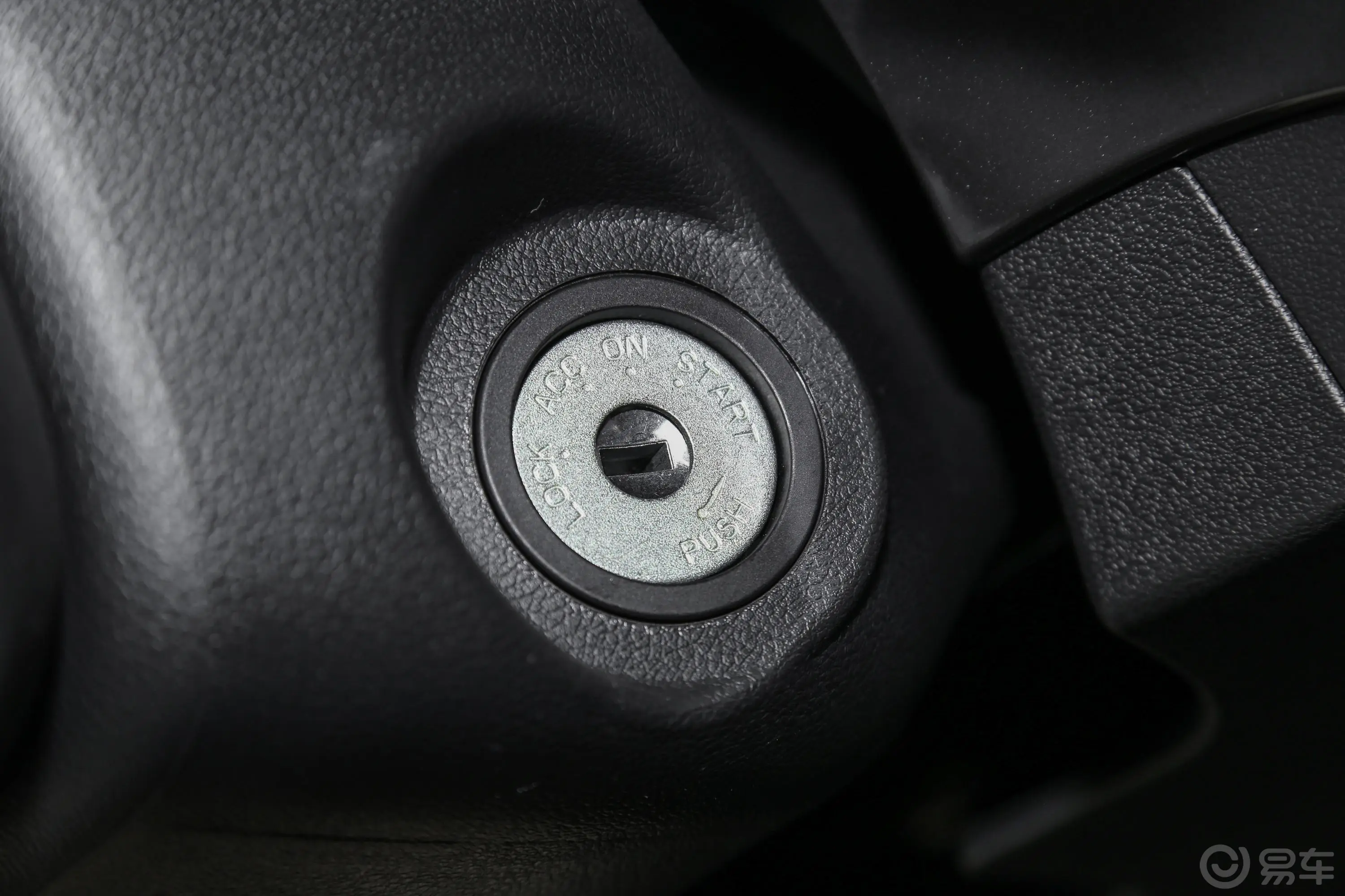 风骏52.0T 手动 两驱 长货箱精英型 柴油钥匙孔或一键启动按键
