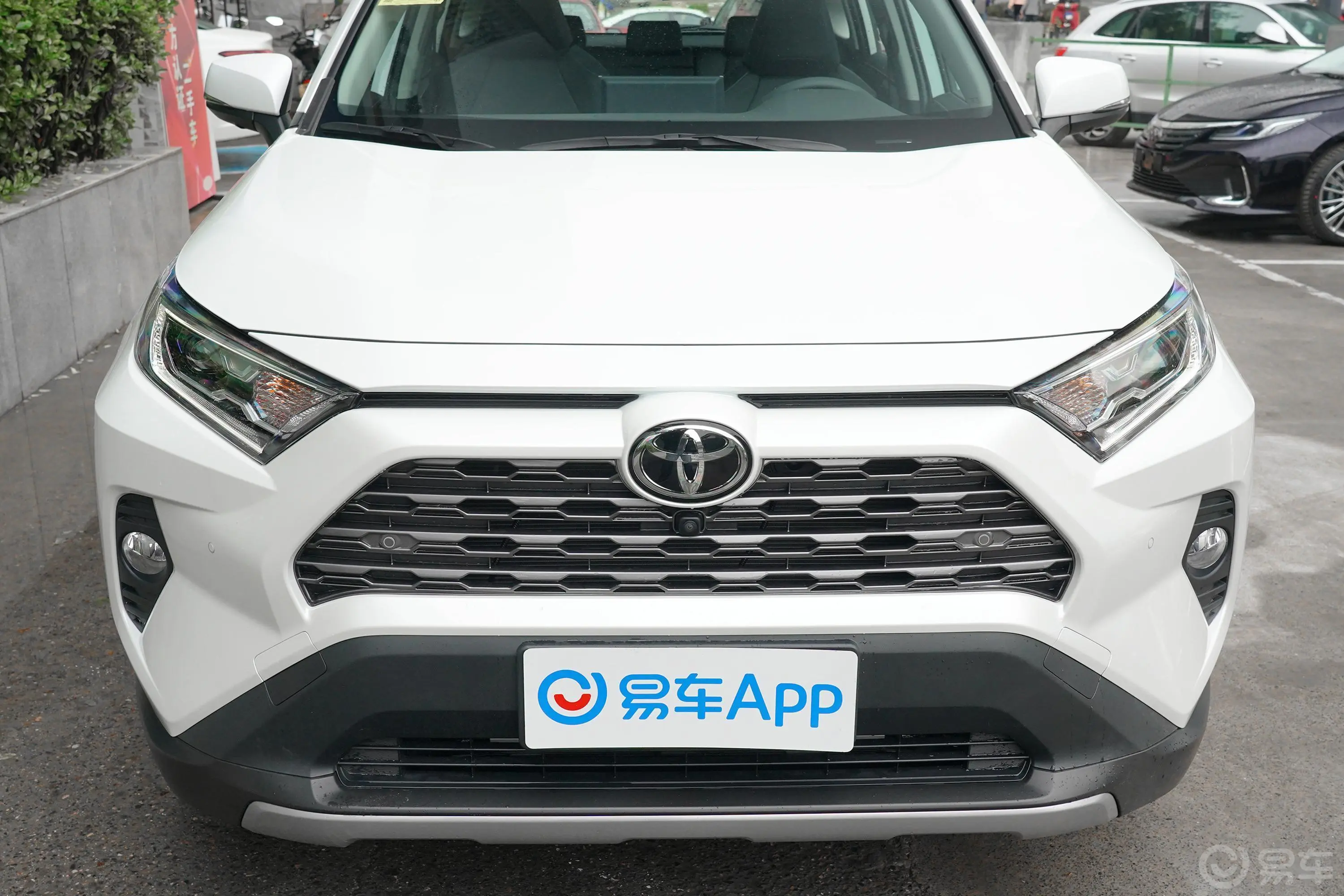 RAV4荣放2.0L CVT 四驱 尊贵版外观