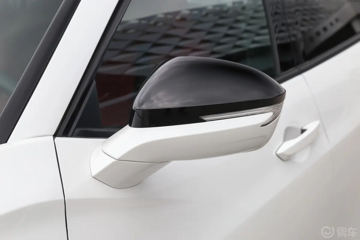 讴歌CDX1.5T 两驱 尊享·A-Spec智能安全运动款主驾驶后视镜背面