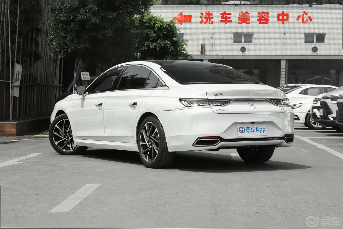 DS 9 E-TENSE1.6T 歌剧院版侧后45度车头向左水平