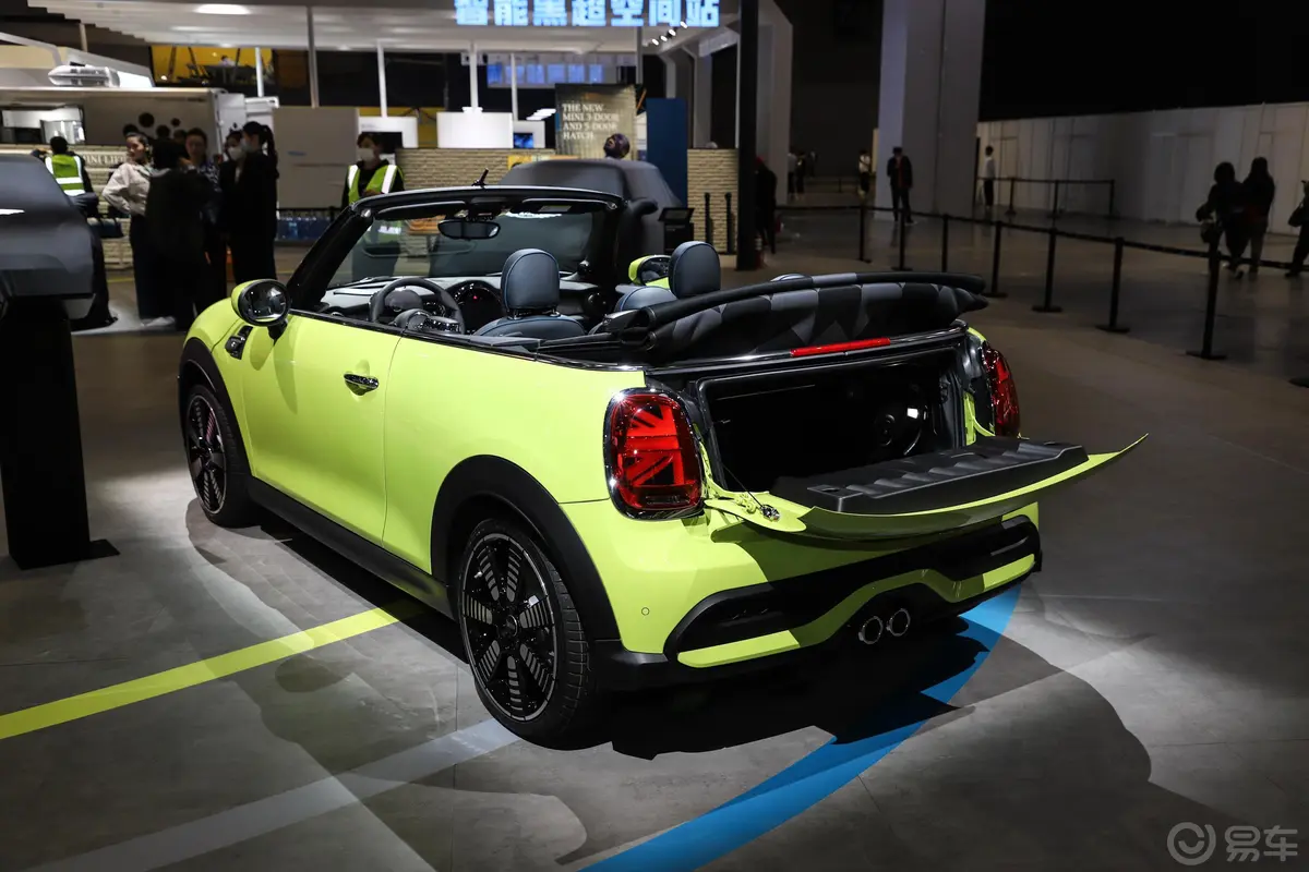 MINI CABRIO2.0T COOPER S CABRIO Sidewalk空间