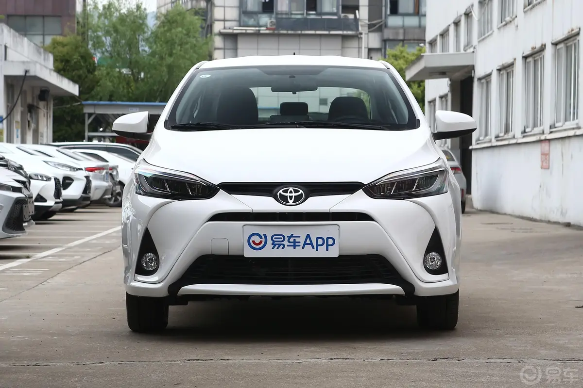 YARiS L 致享1.5 CVT 豪华版正前水平