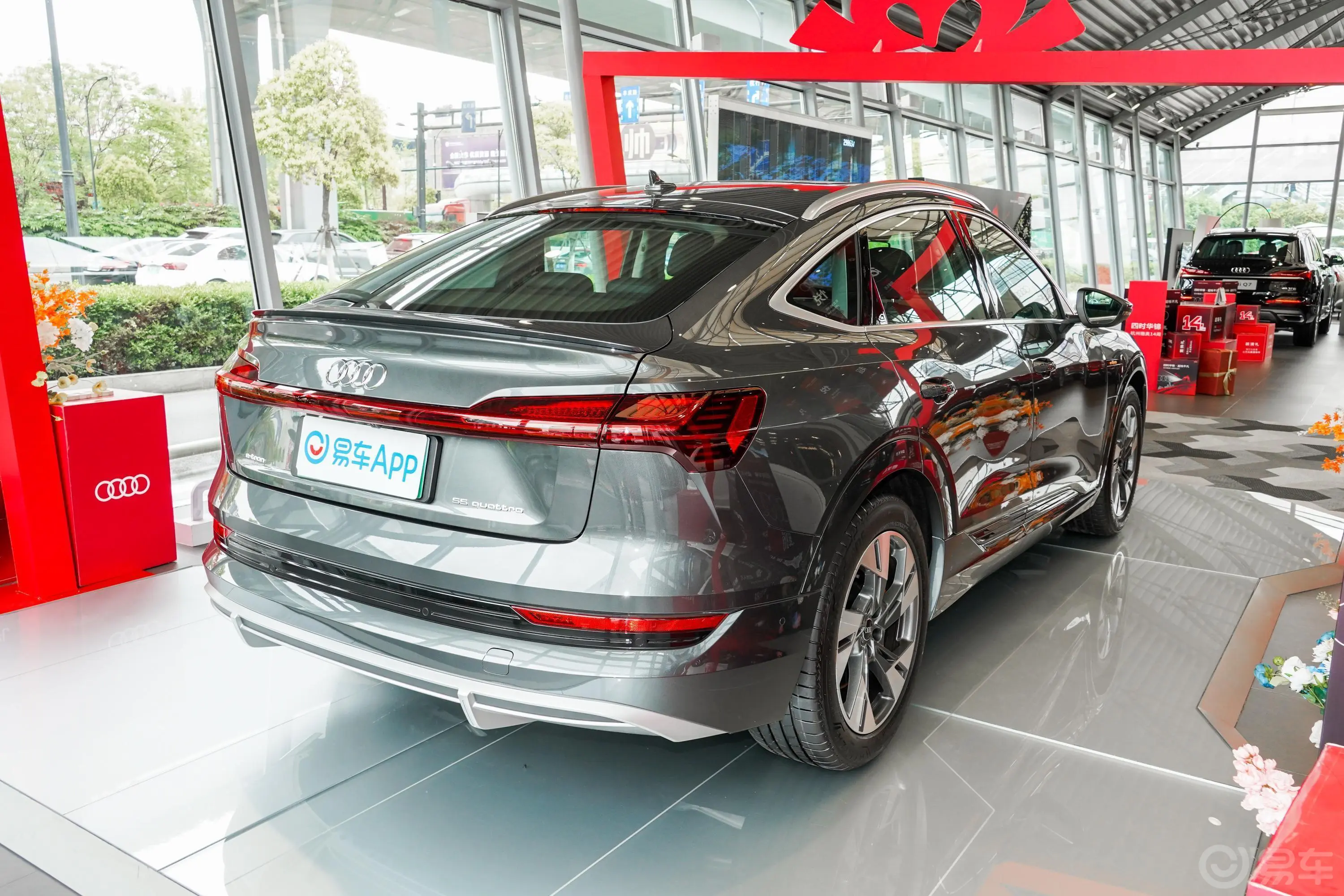 奥迪e-tron(进口)Sportback 55 quattro 豪华型侧后45度车头向右水平