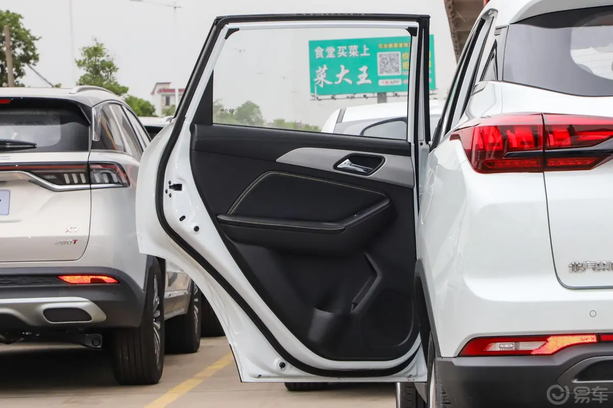 北京X31.5T 手动 荣耀版驾驶员侧后车门