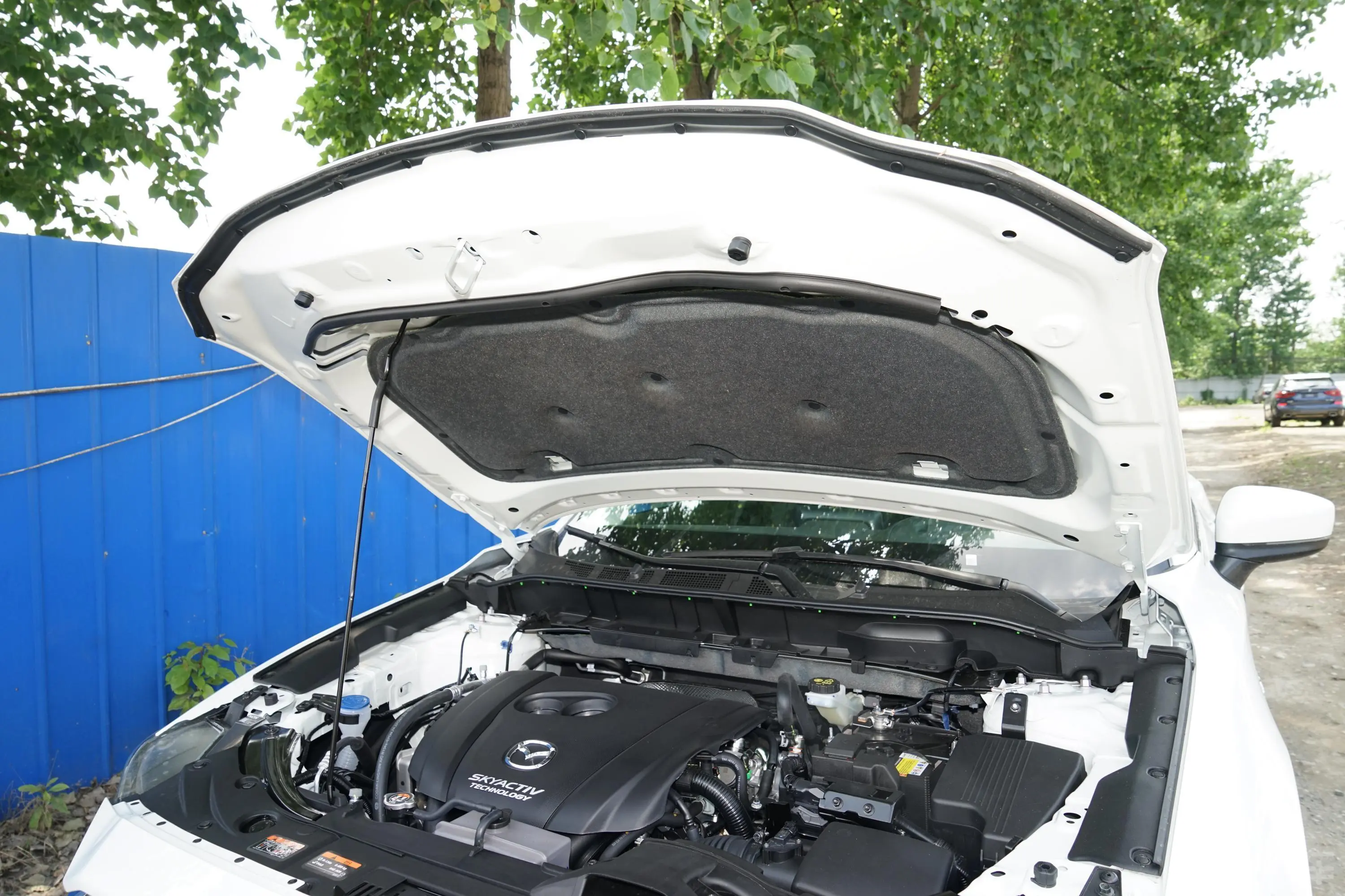 马自达CX-52.5L 手自一体 四驱 智尊型发动机舱盖内侧