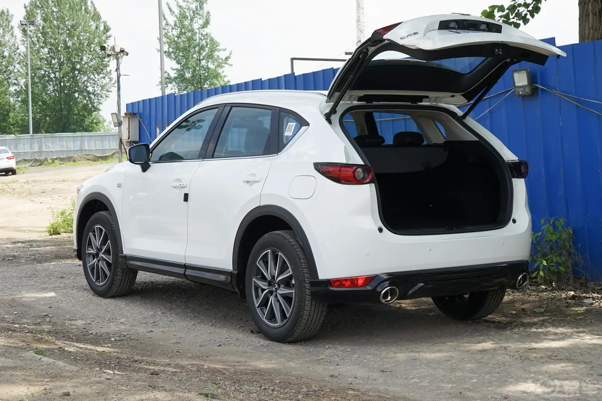 马自达CX-52.5L 手自一体 四驱 智尊型后备厢开启45度侧拍