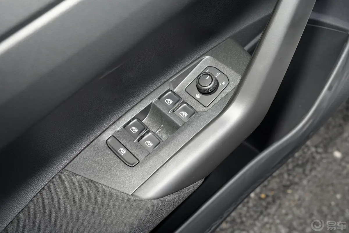 PoloPlus 1.5L 自动全景乐享版车窗调节整体