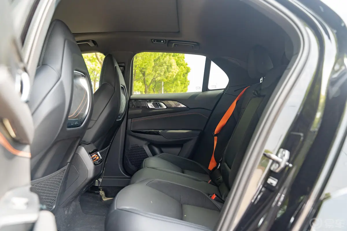 领克02 Hatchback2.0TD 自动Halo后排空间