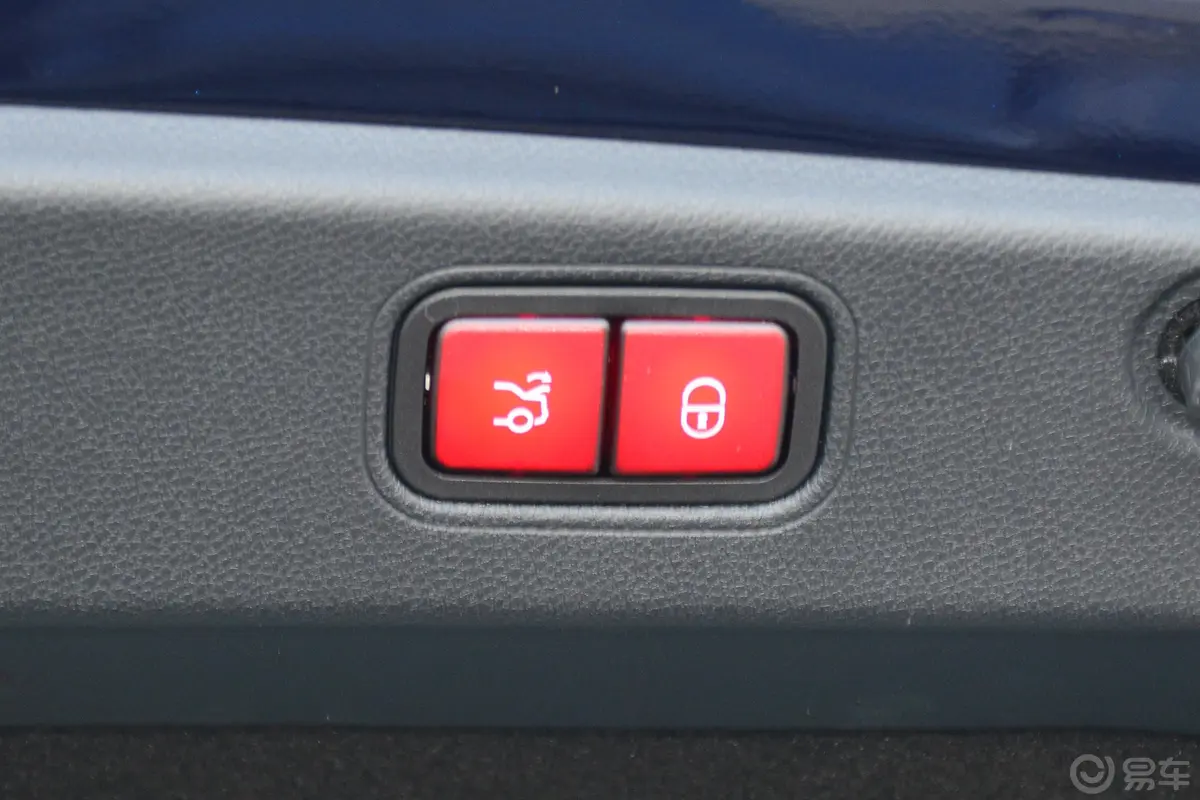 奔驰CLS级CLS 300 豪华型电动尾门按键（手动扶手）